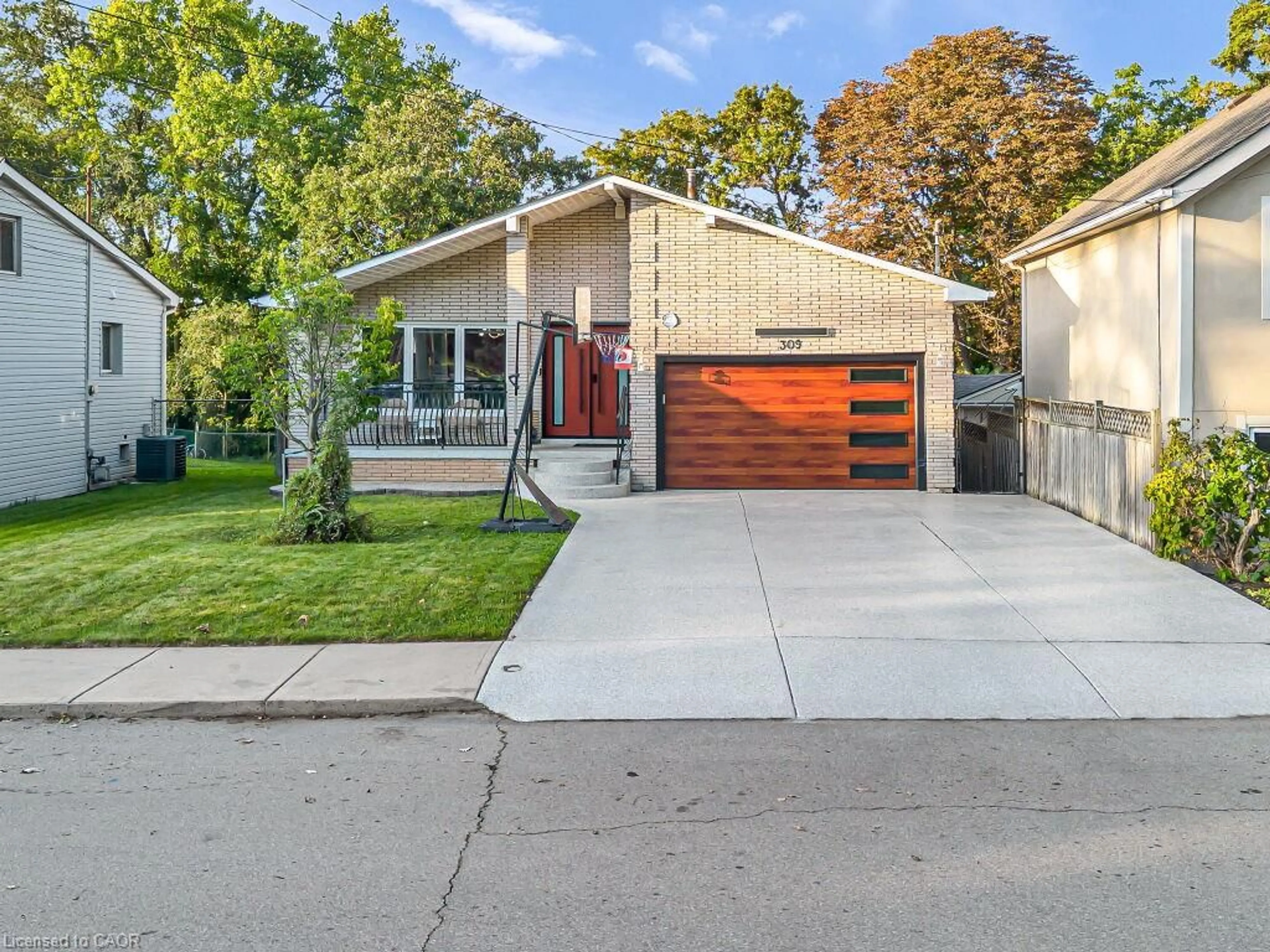 Home with brick exterior material, street for 309 Hixon Rd, Hamilton Ontario L8K 2C8