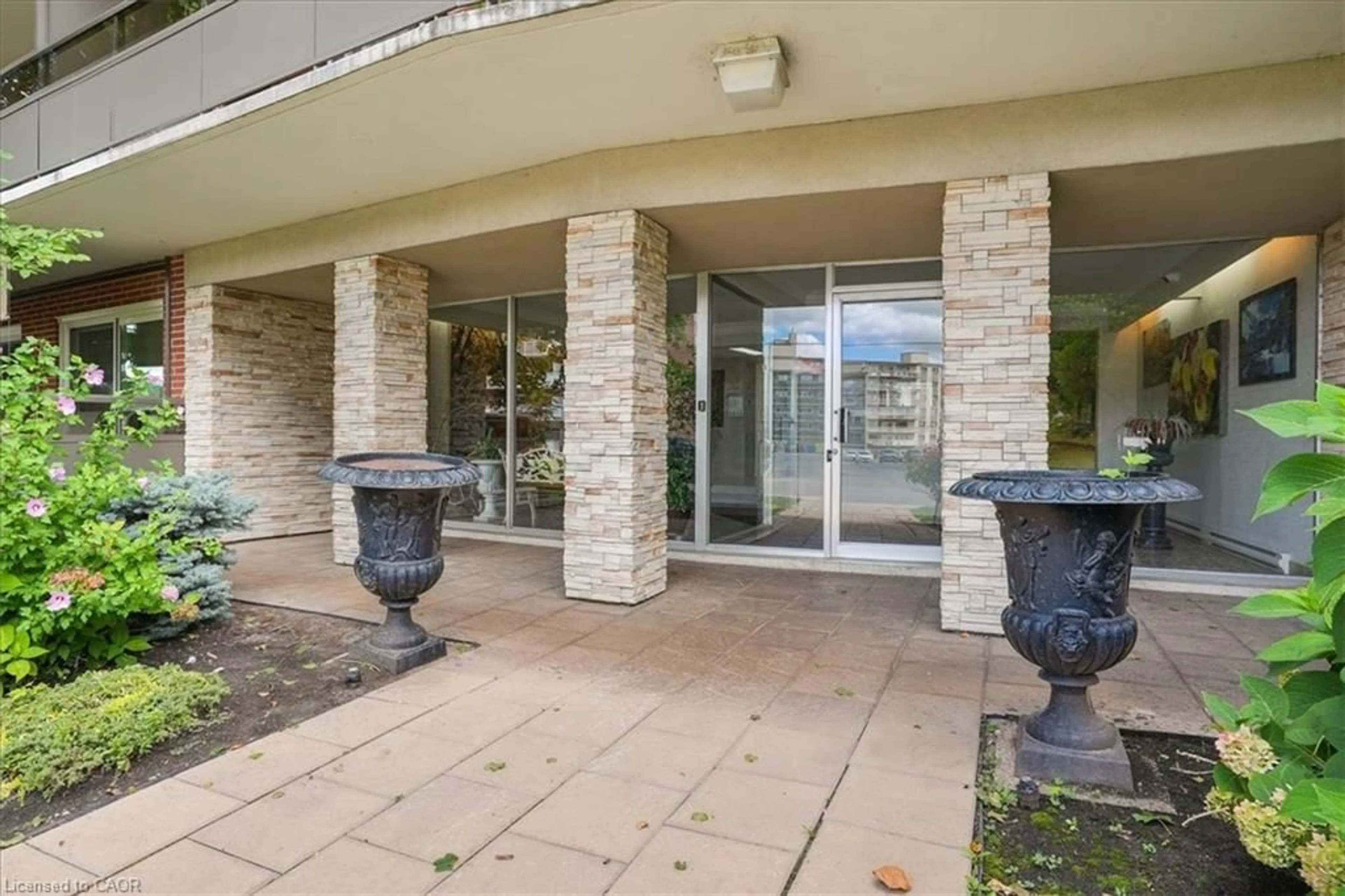 Unknown for 11 Woodman Dr #102, Hamilton Ontario L8K 4E3