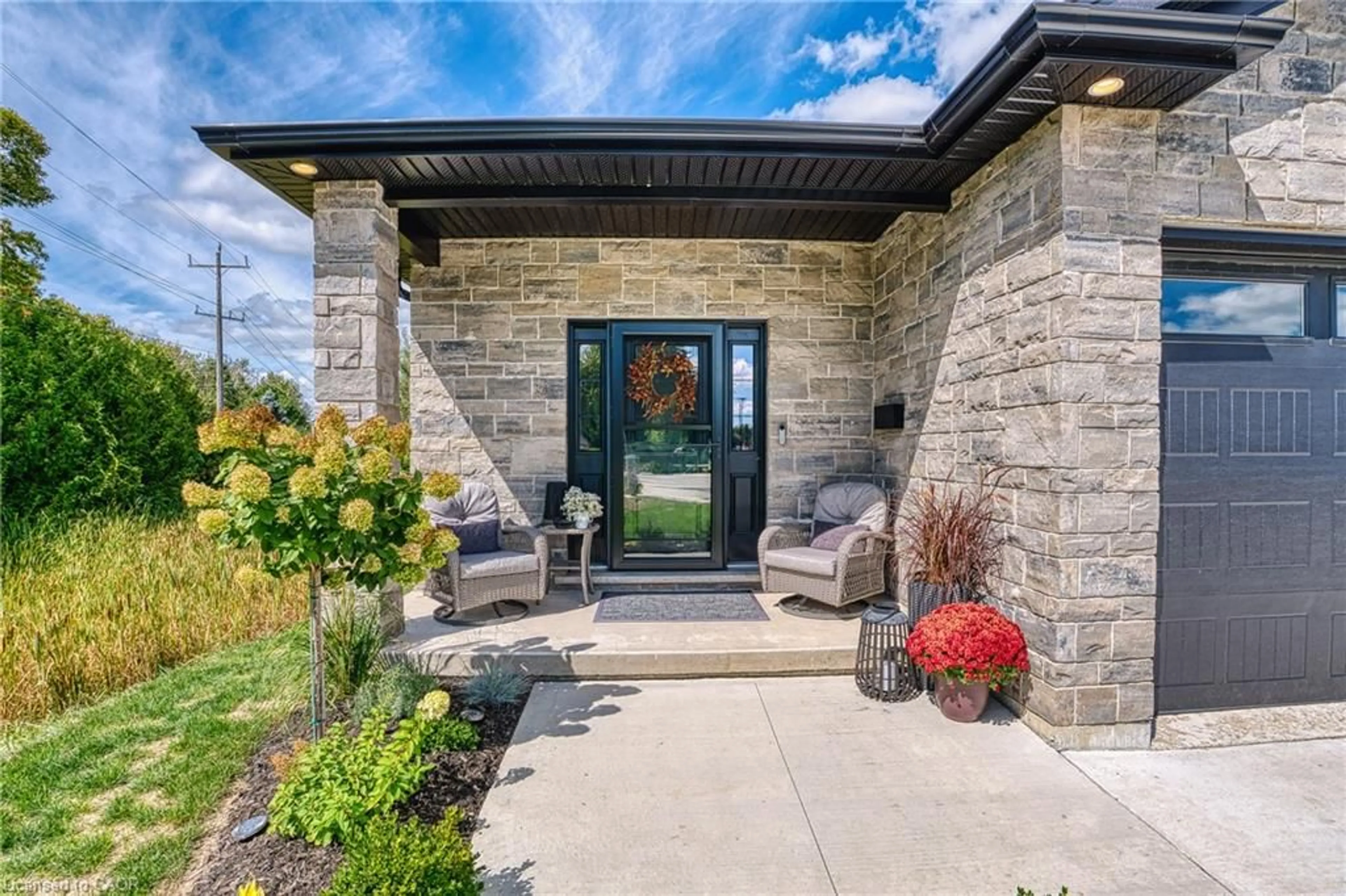 Indoor entryway for 1-19 Mclaren Ave, Listowel Ontario N4W 0K1