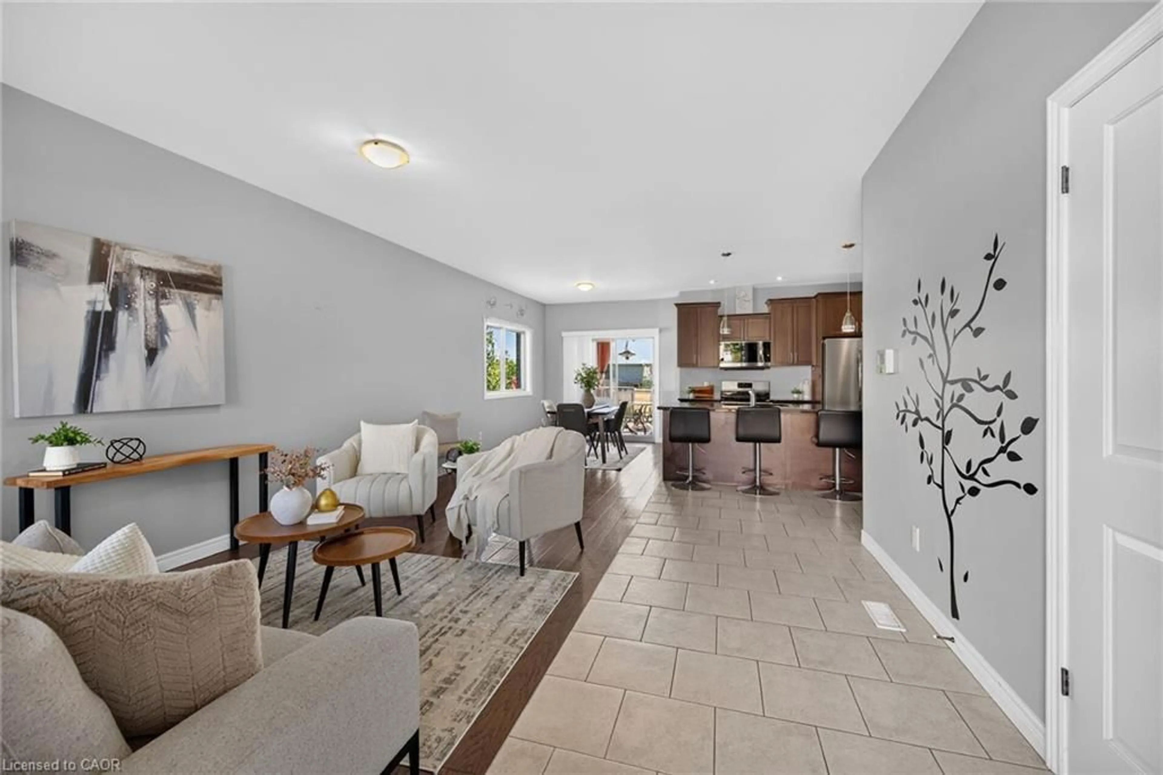 Living room with furniture, ceramic/tile floor for 40 Trillium Way, Simcoe Ontario N3Y 0B9
