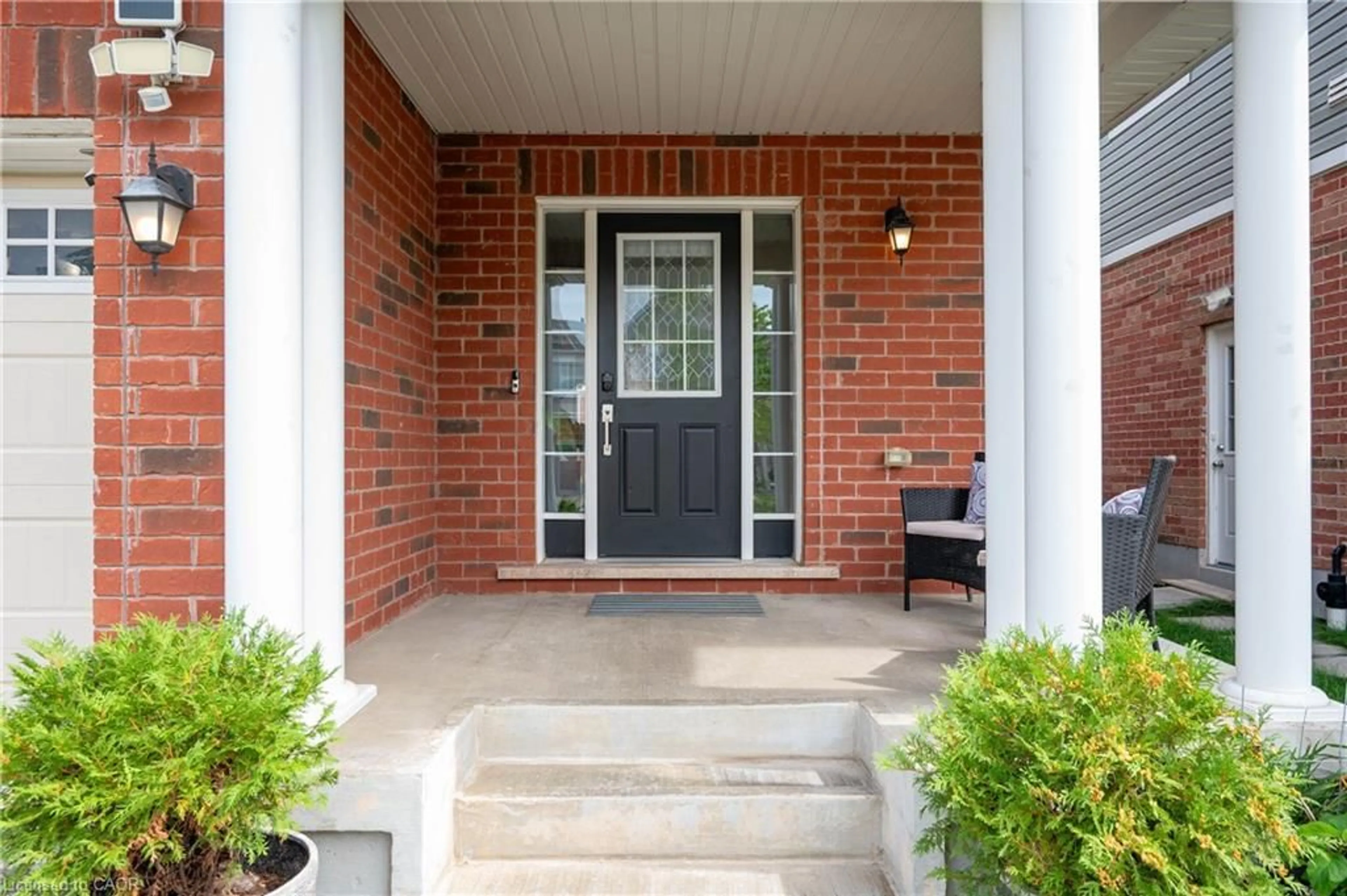 Indoor entryway for 19 Glenvista Dr, Kitchener Ontario N2R 1P6