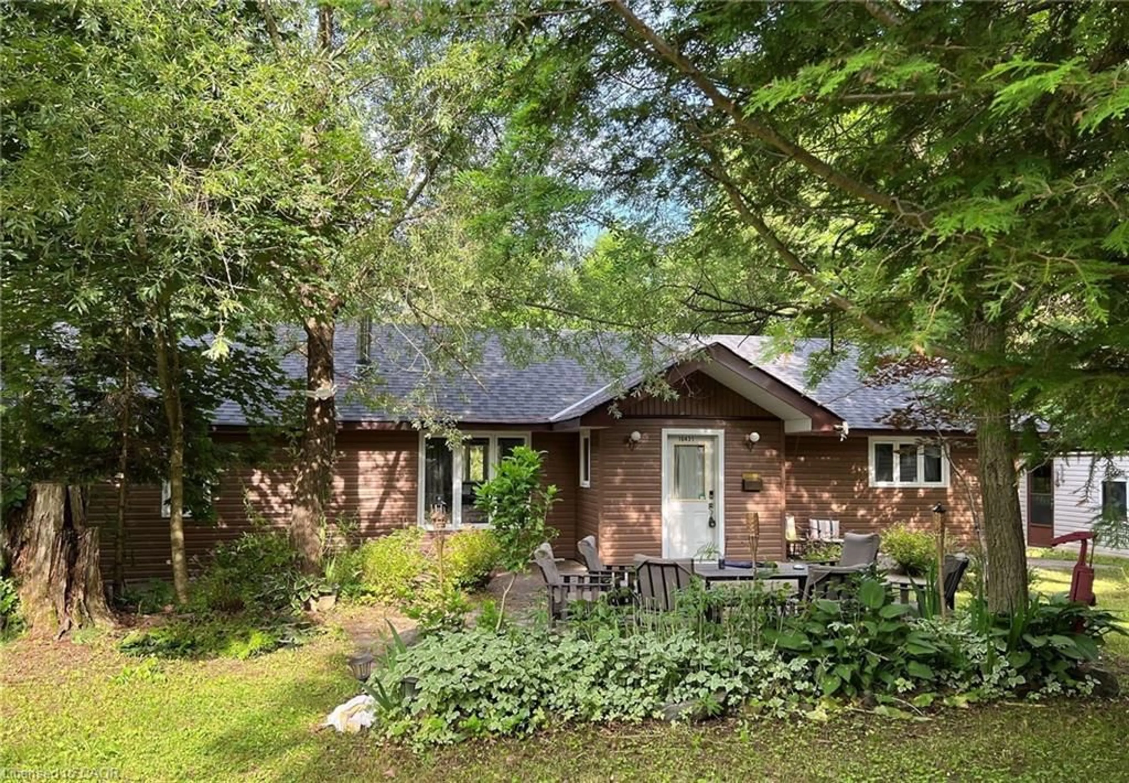 Home with brick exterior material, unknown for 16431 Hwy 35 Hwy, Algonquin Highlands Ontario K0M 1J1