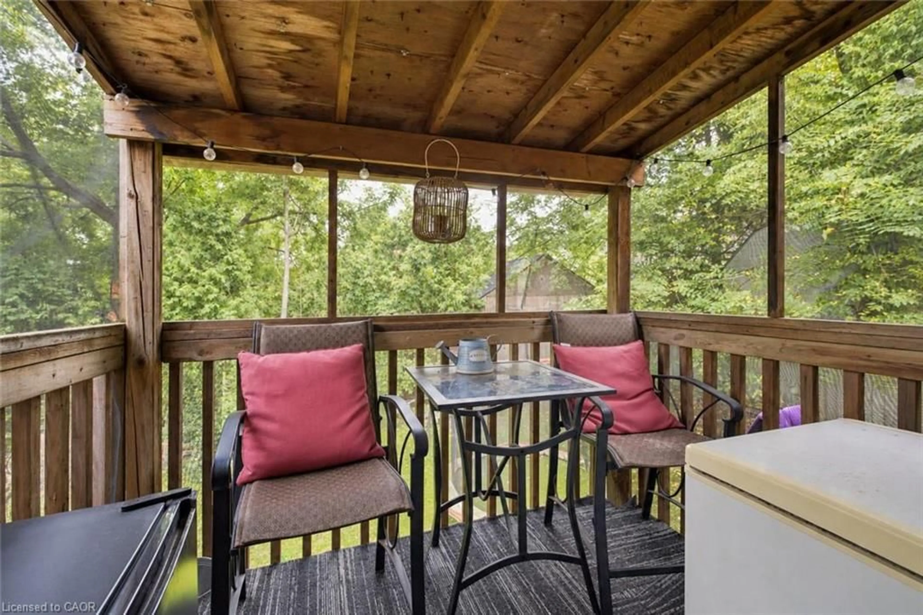 Patio, unknown for 26 Renfrew St, Caledonia Ontario N3W 1E8