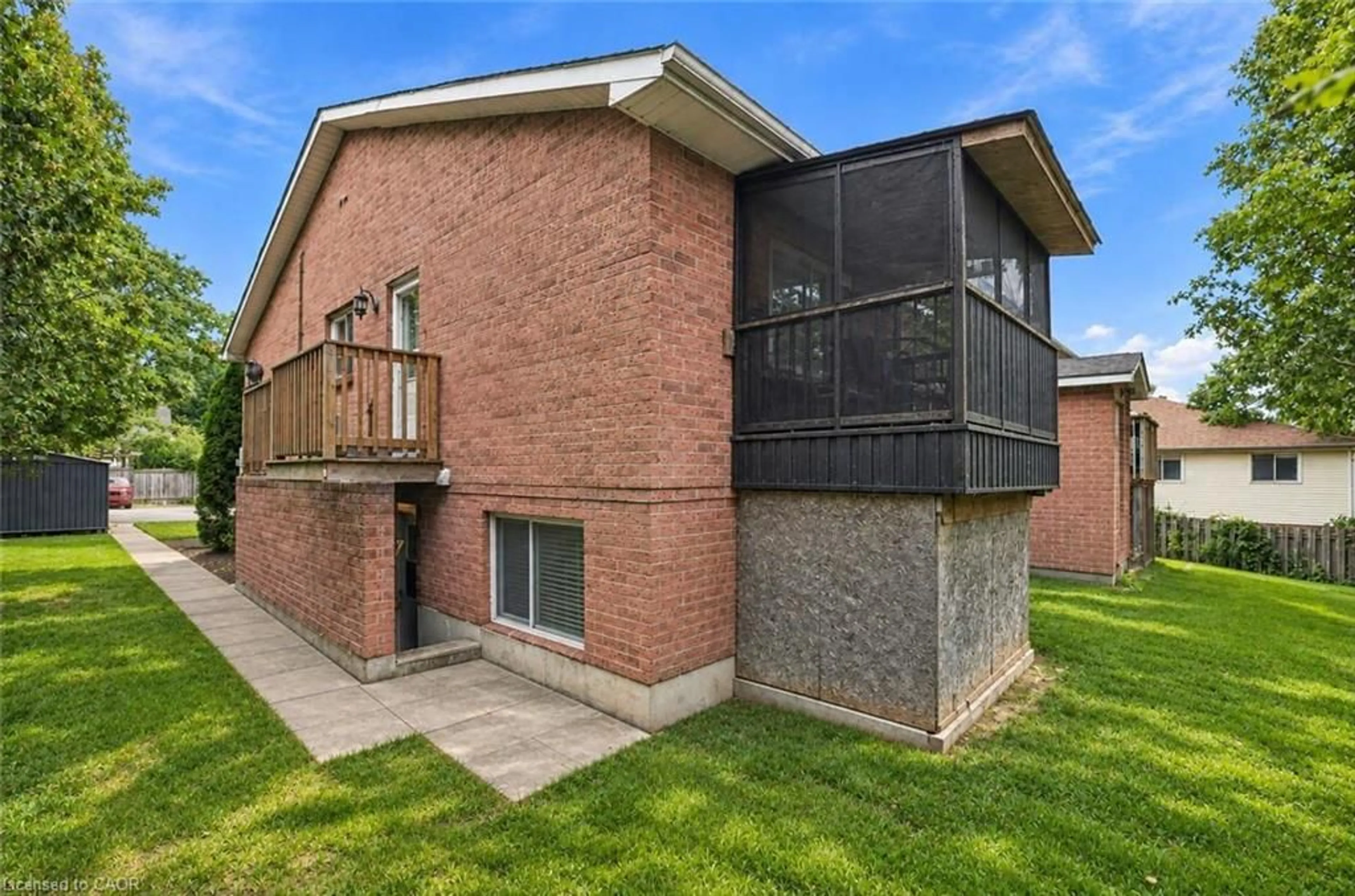 Home with brick exterior material, building for 26 Renfrew St, Caledonia Ontario N3W 1E8