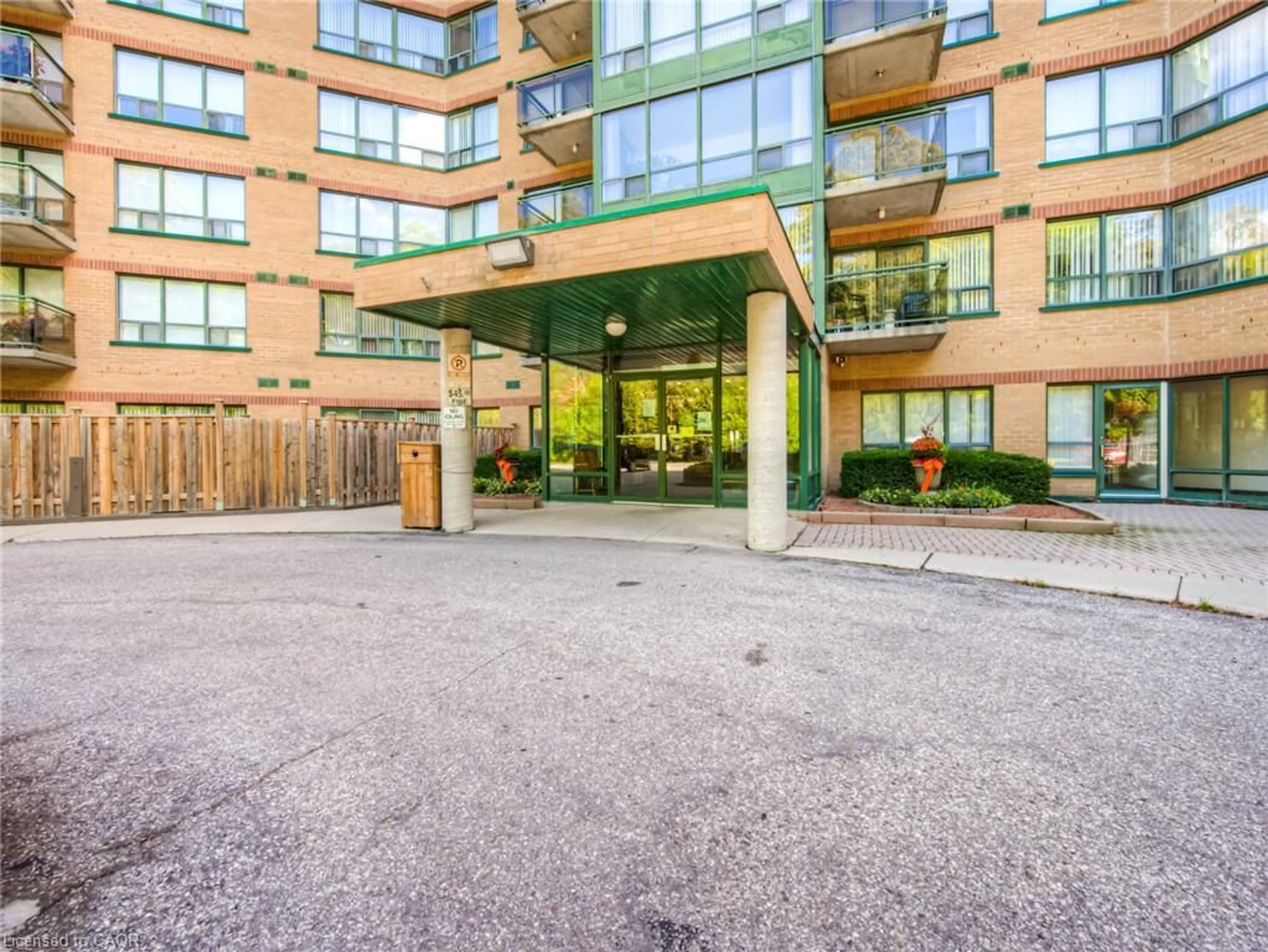 Indoor foyer for 237 King St #102, Cambridge Ontario N3H 5L2