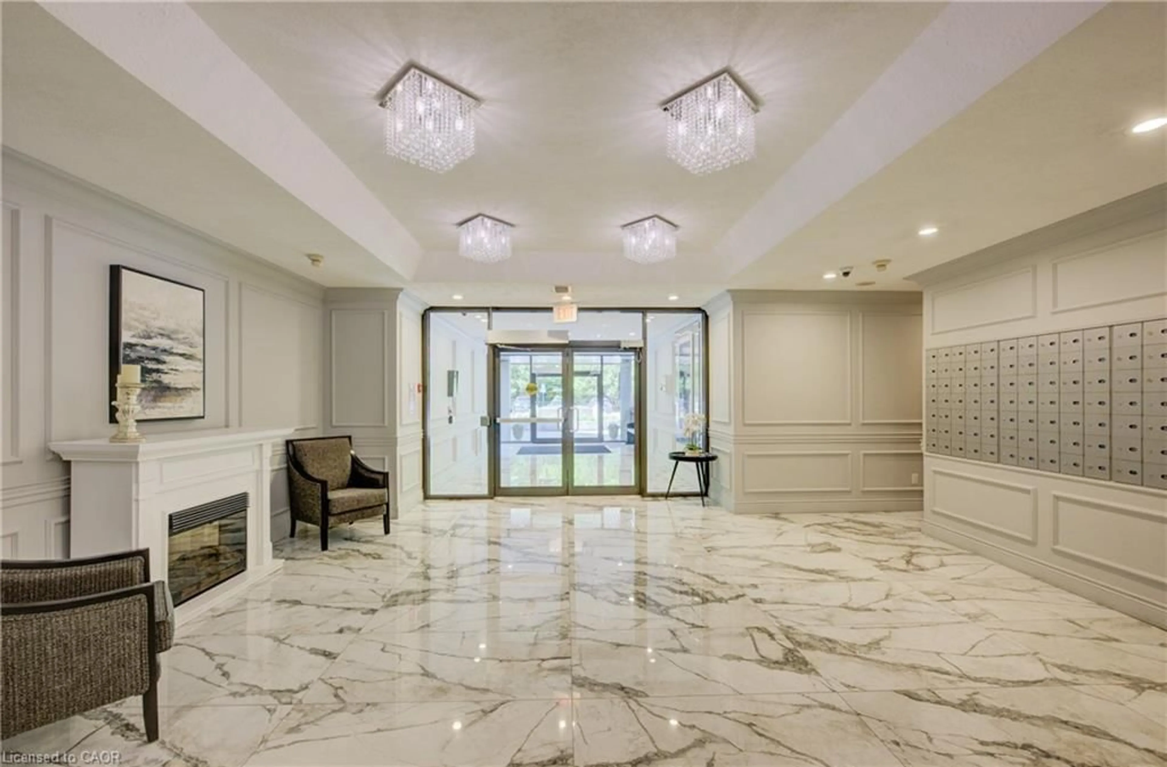 Indoor foyer for 237 King St #102, Cambridge Ontario N3H 5L2