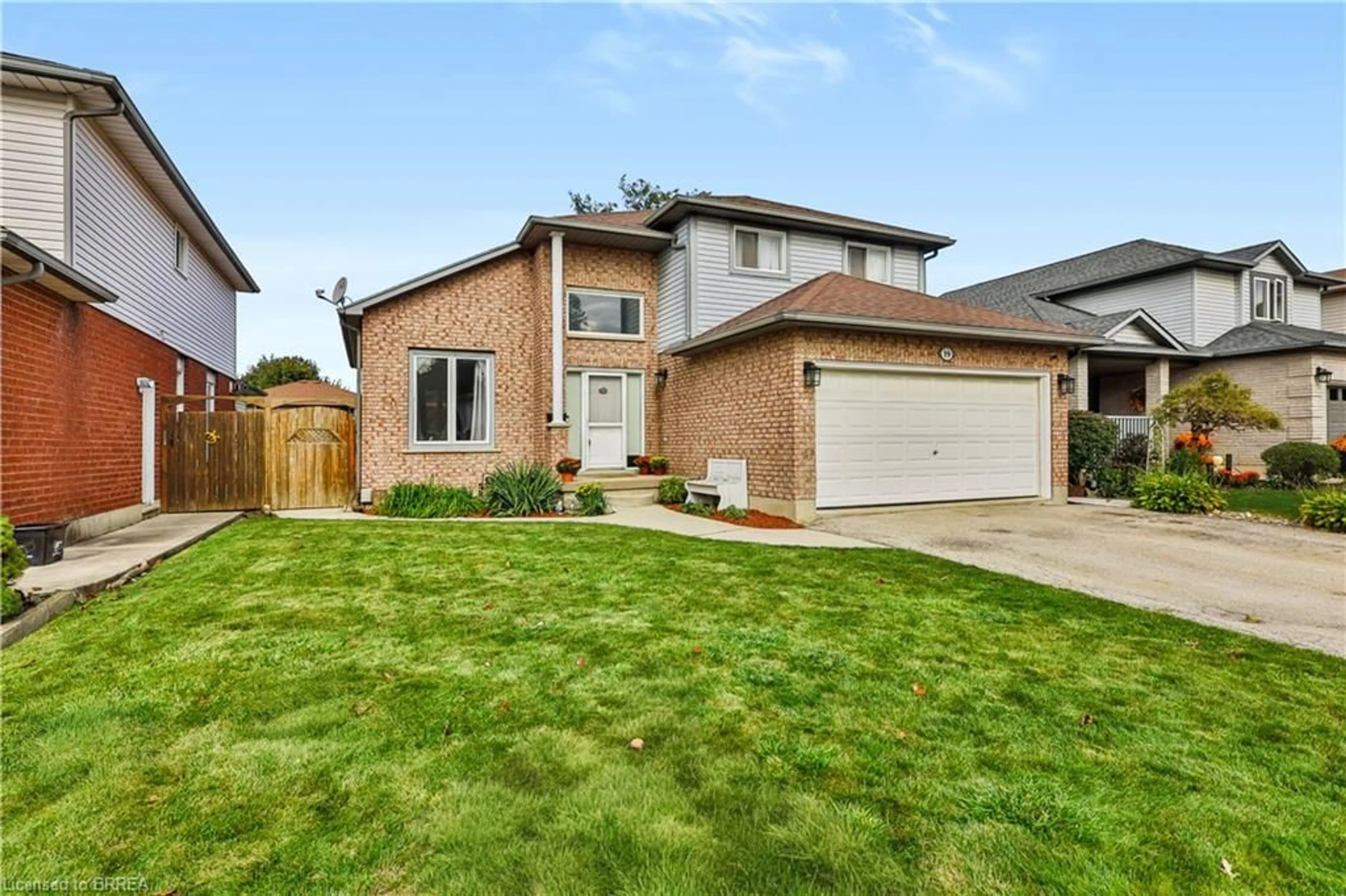 Home with brick exterior material, street for 19 Hyslop Dr, Caledonia Ontario N3W 2L2