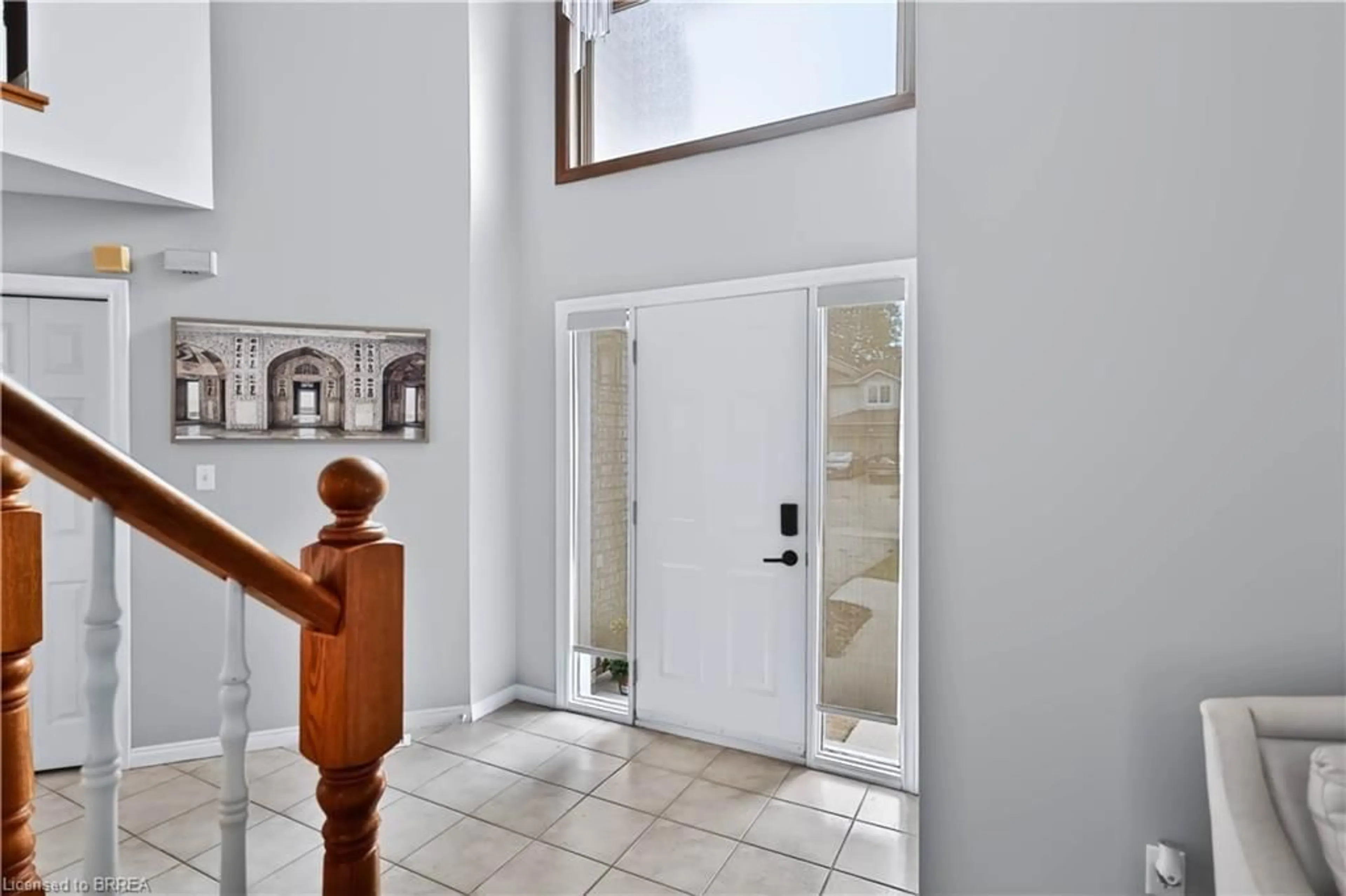 Indoor entryway for 19 Hyslop Dr, Caledonia Ontario N3W 2L2