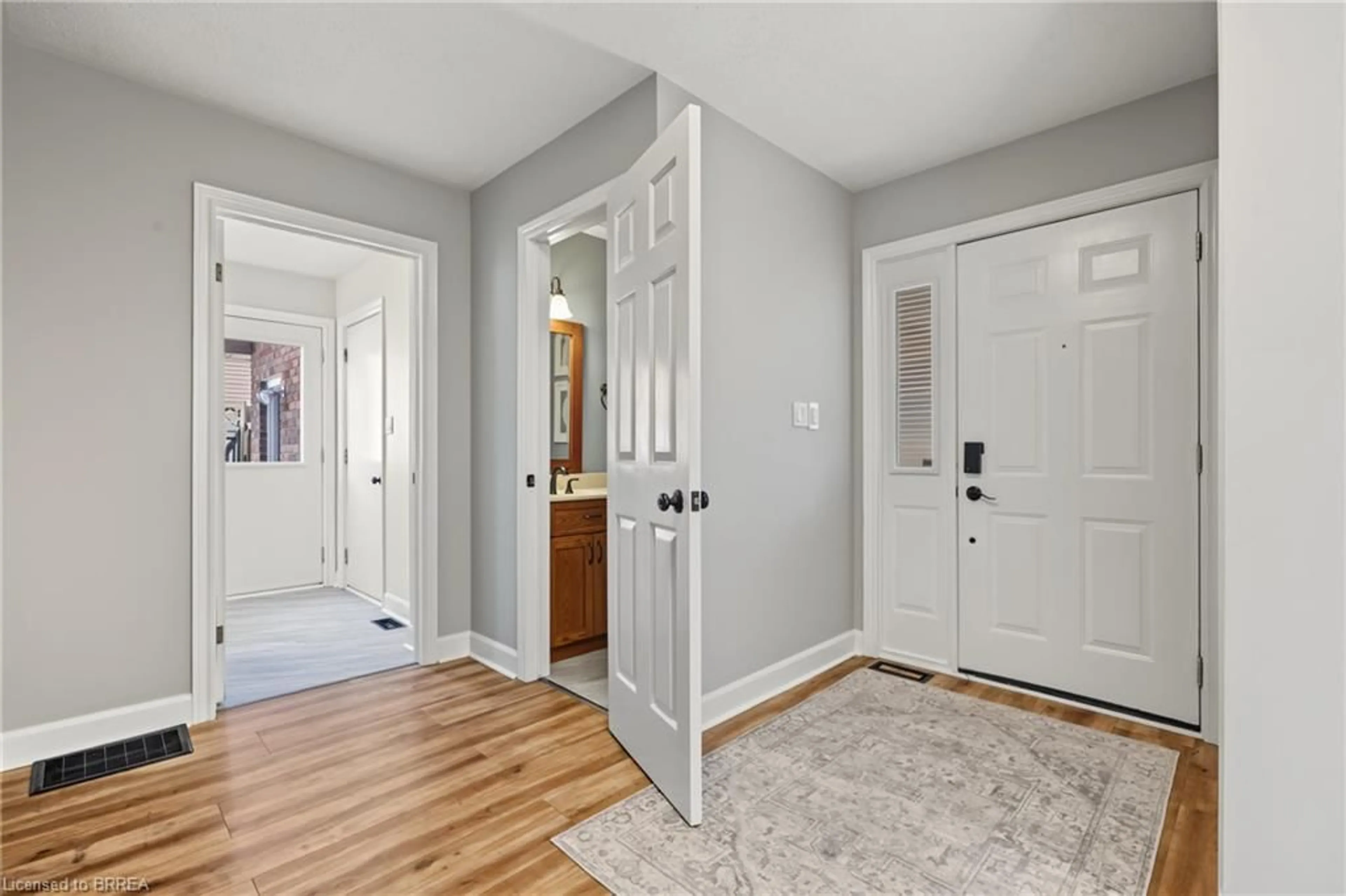 Indoor entryway for 141 Race St, Paris Ontario N3L 3X2
