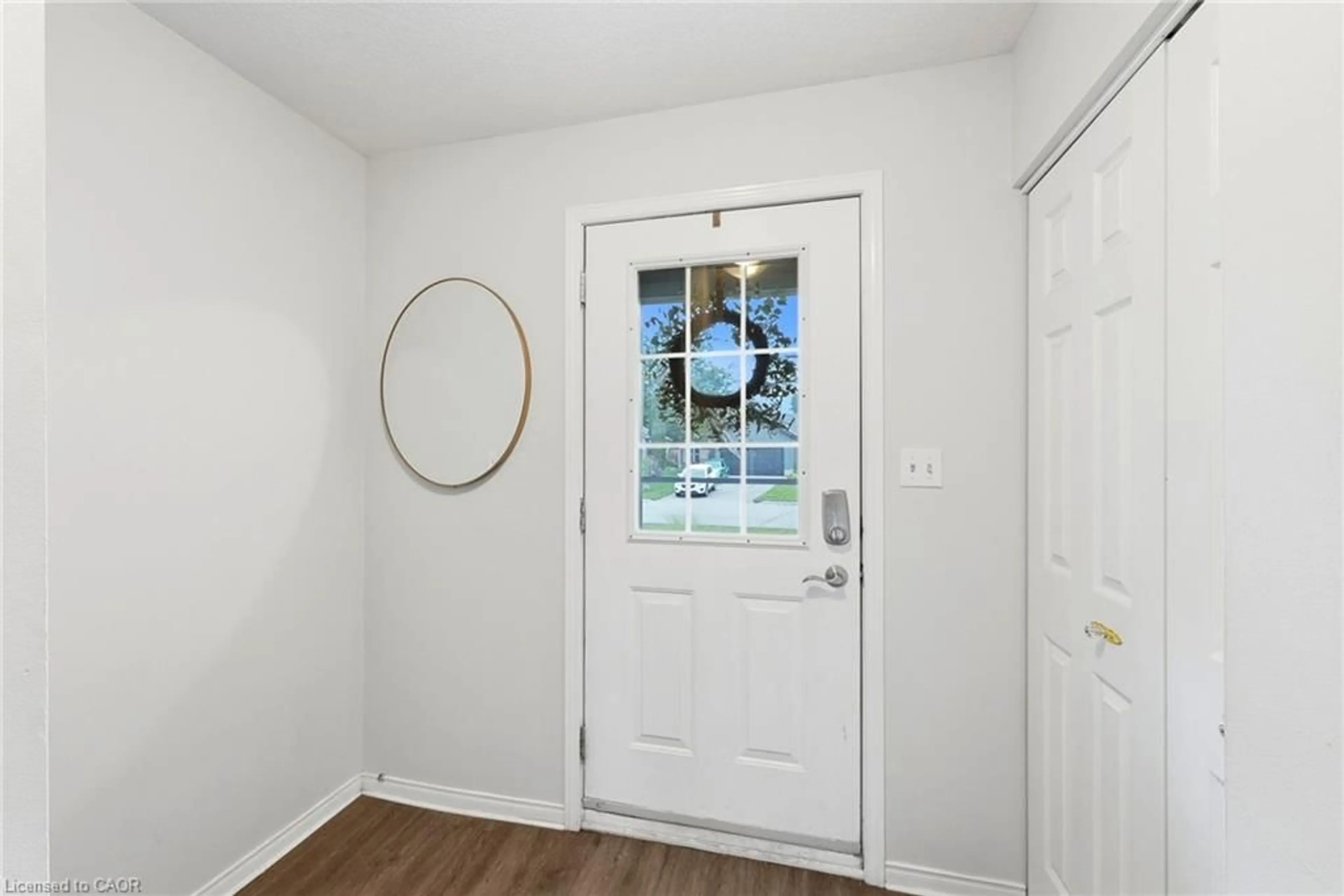Indoor entryway for 283 Fennel St, Plattsville Ontario N0J 1S0