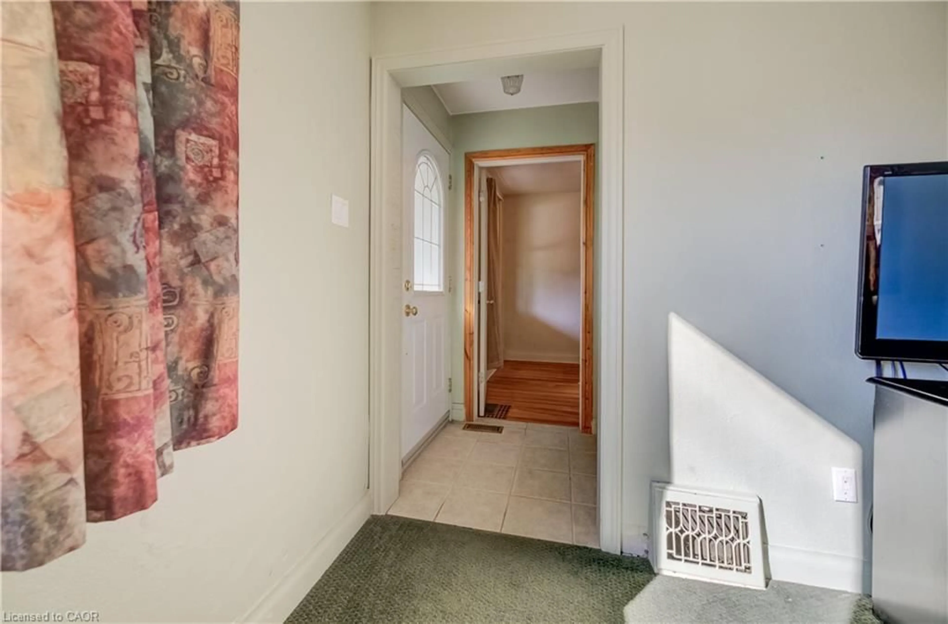 Indoor entryway for 174 Bridgeport Rd, Waterloo Ontario N2J 2K5