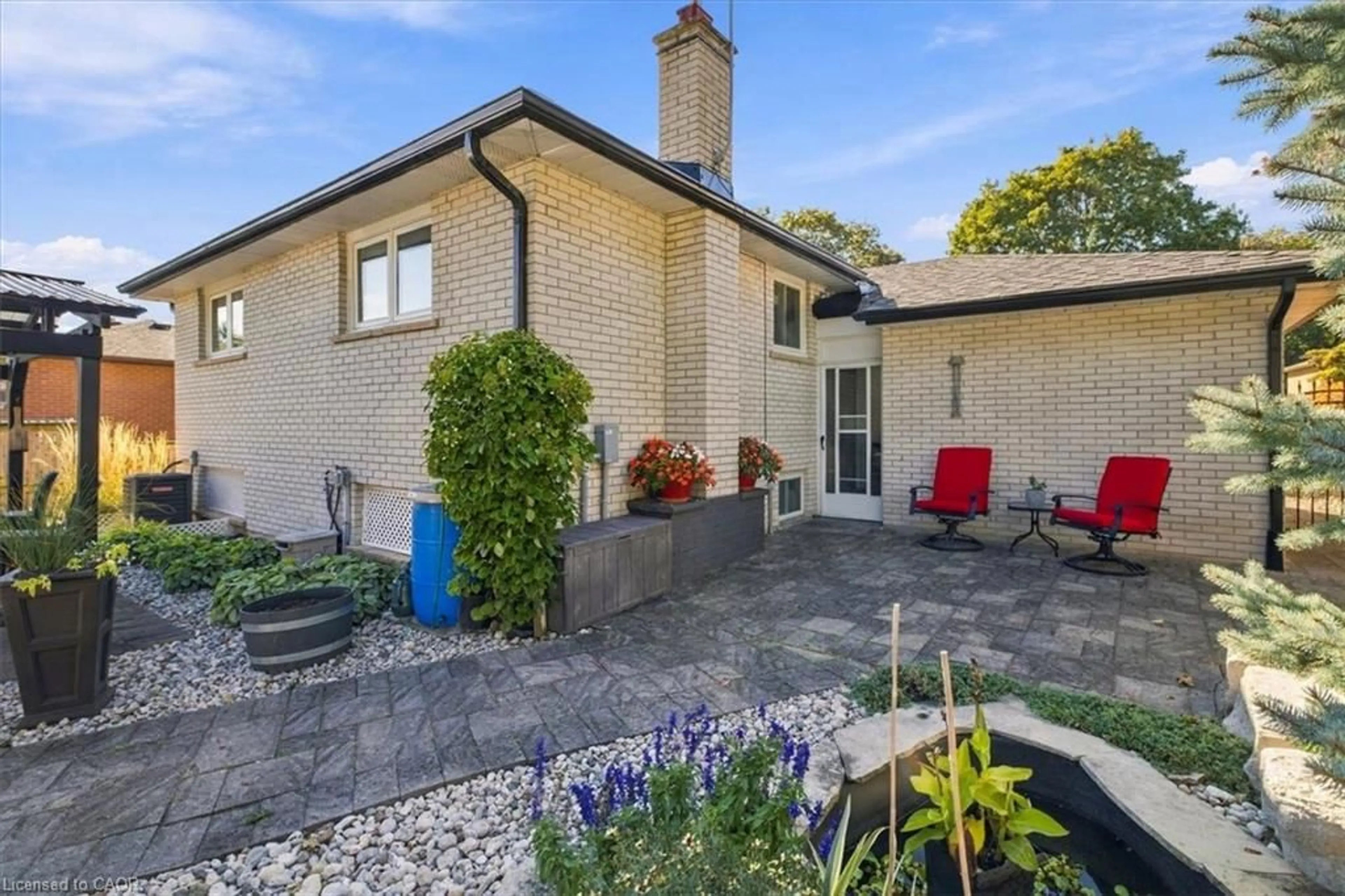 Patio, street for 2408 Hereford Cres, Burlington Ontario L7P 1X3