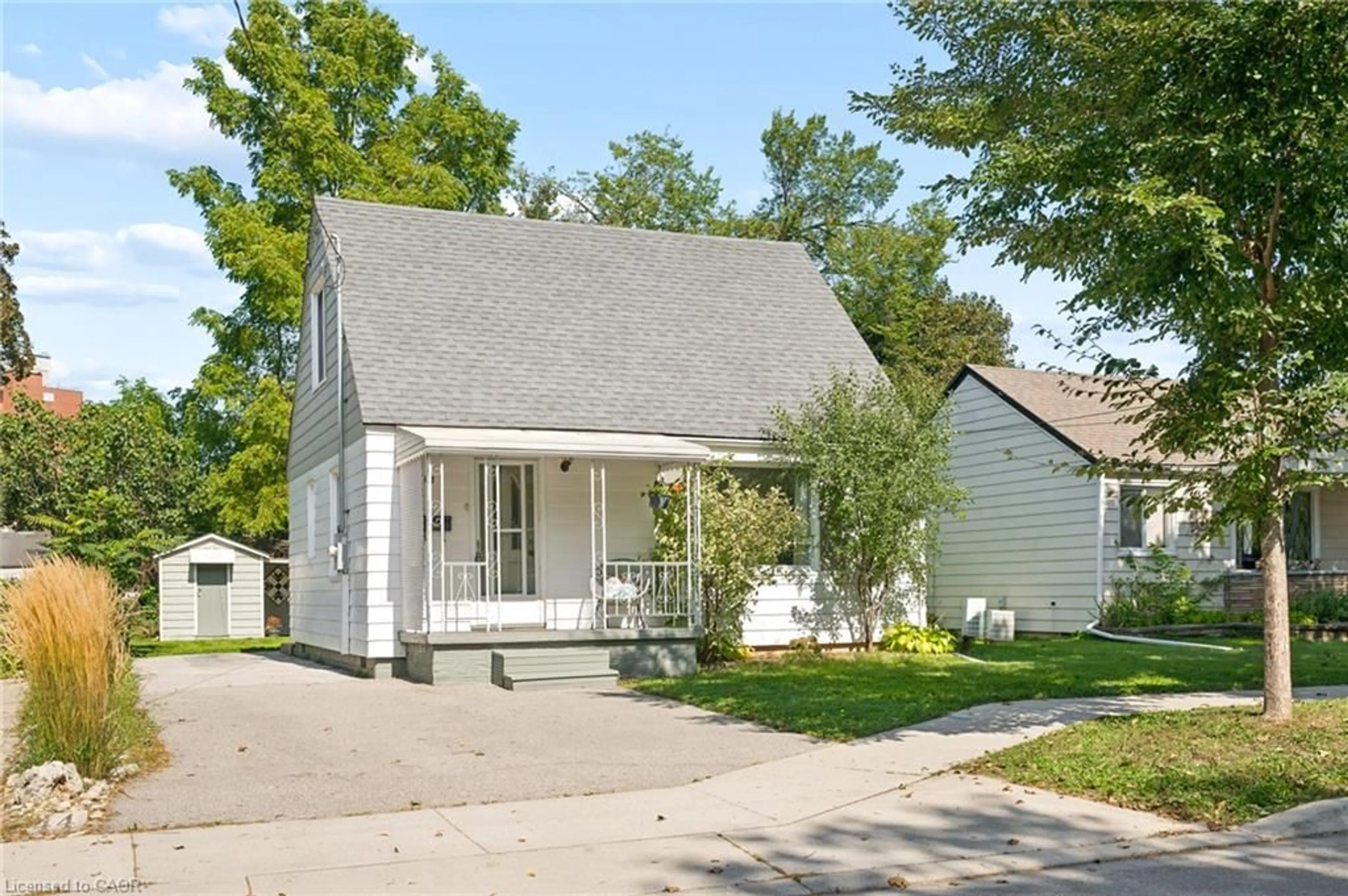 Home with vinyl exterior material, street for 40 Perth Rd, Kitchener Ontario N2M 3G5