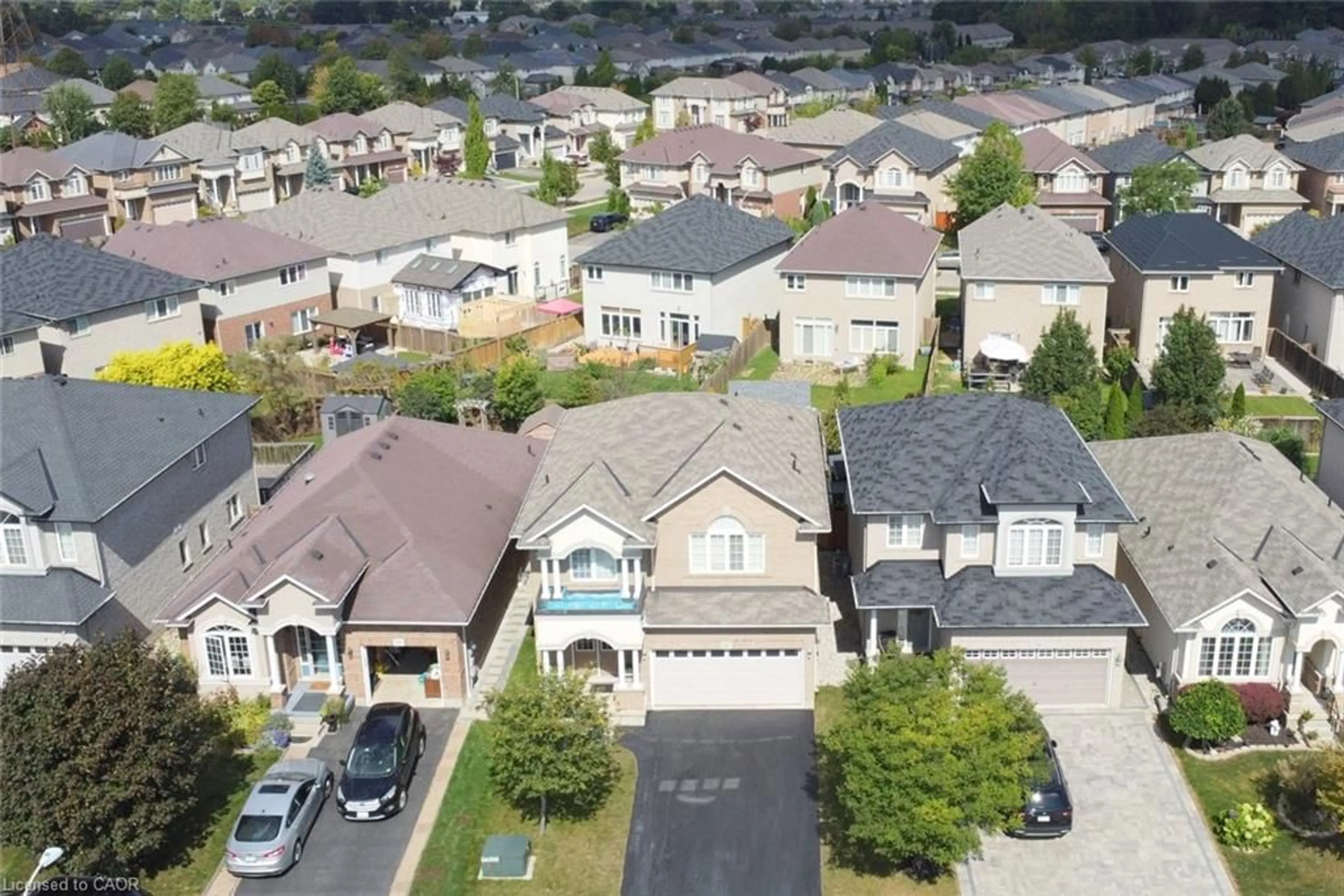 A pic from outside/outdoor area/front of a property/back of a property/a pic from drone, street for 25 Guest St, Hamilton Ontario L9K 0G2