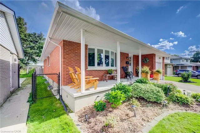 422 Grangewood Dr, Waterloo 2