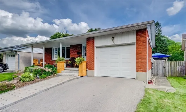 422 Grangewood Dr, Waterloo 5