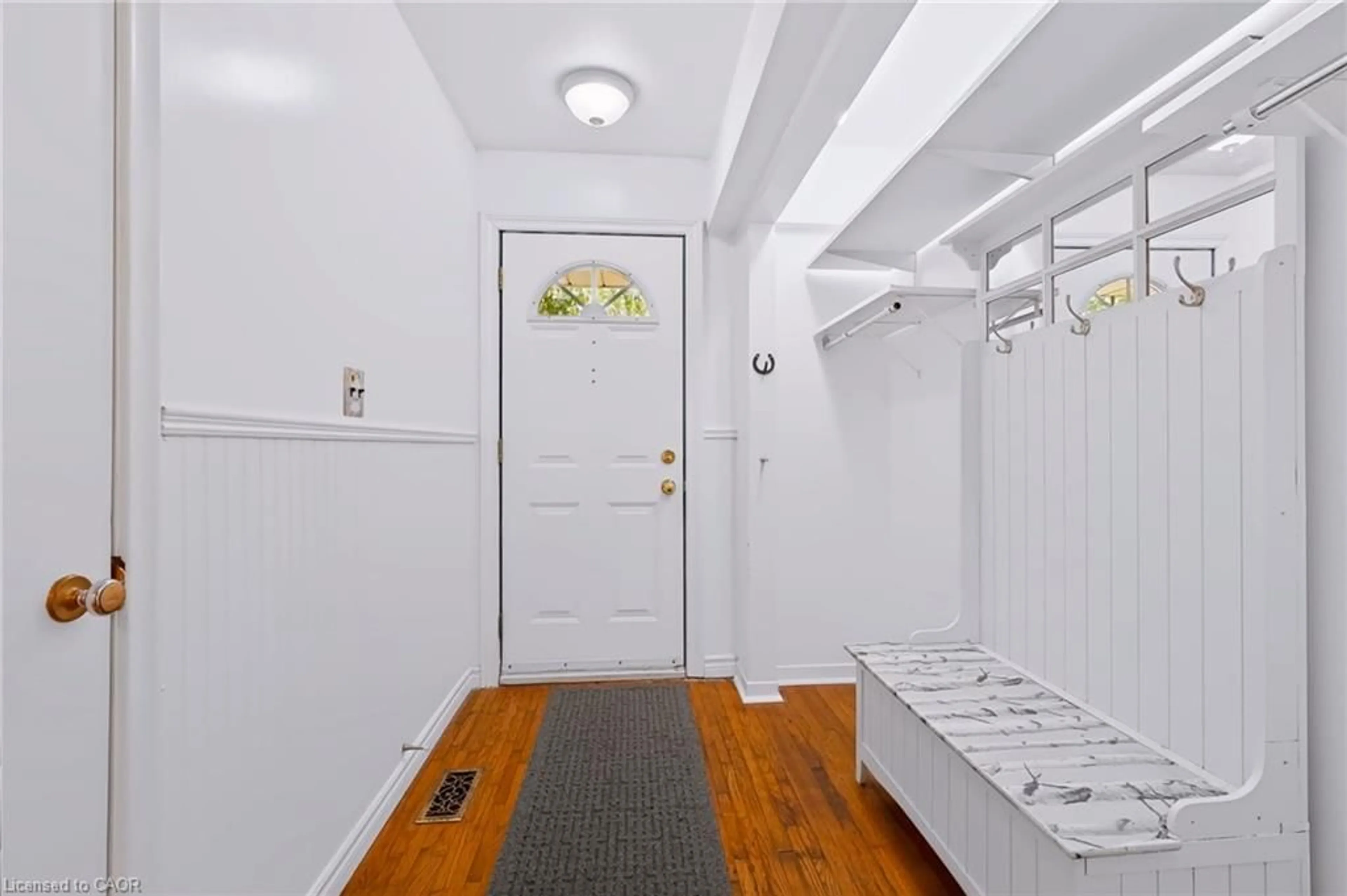 Indoor entryway for 7448 Mcniven Rd, Campbellville Ontario L0P 1B0