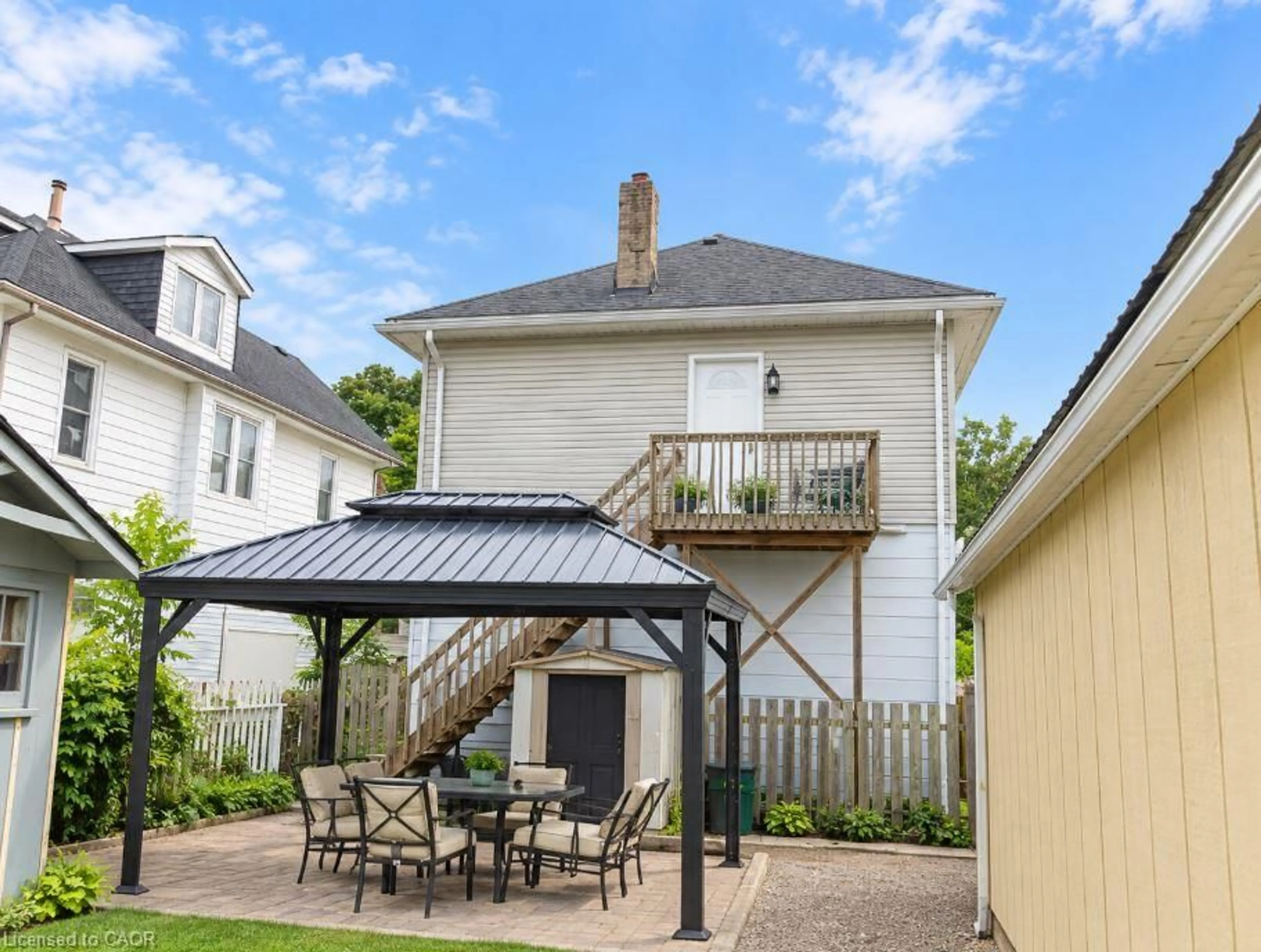 Patio, street for 60 Lynnwood Ave, Simcoe Ontario N3Y 2V6