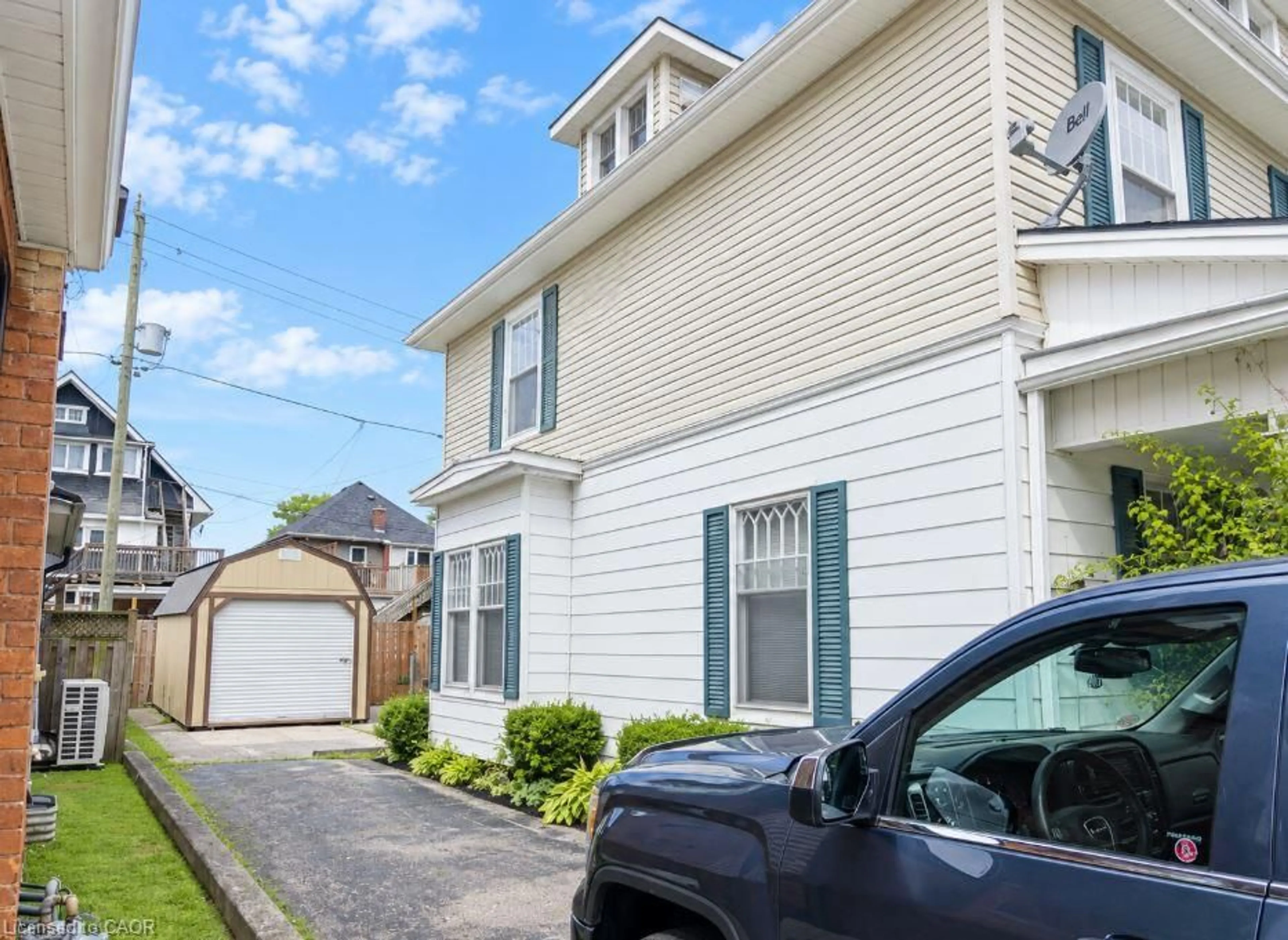 Home with vinyl exterior material, street for 60 Lynnwood Ave, Simcoe Ontario N3Y 2V6