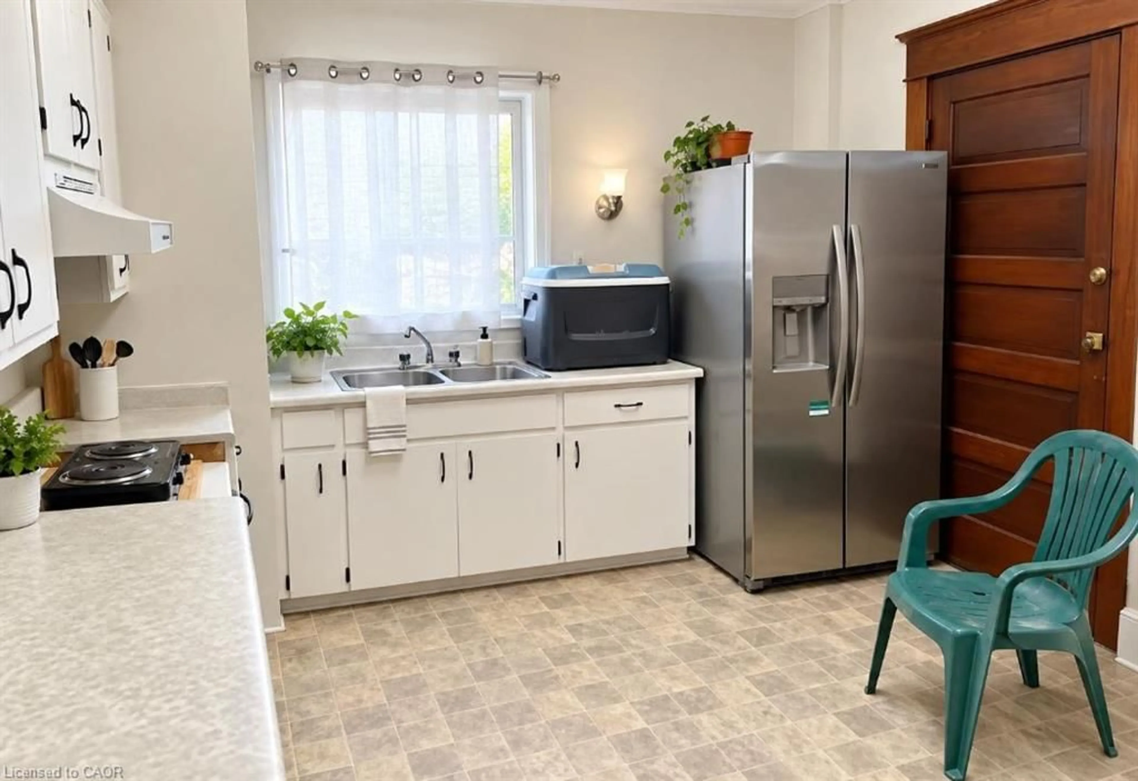 Standard kitchen, ceramic/tile floor for 60 Lynnwood Ave, Simcoe Ontario N3Y 2V6