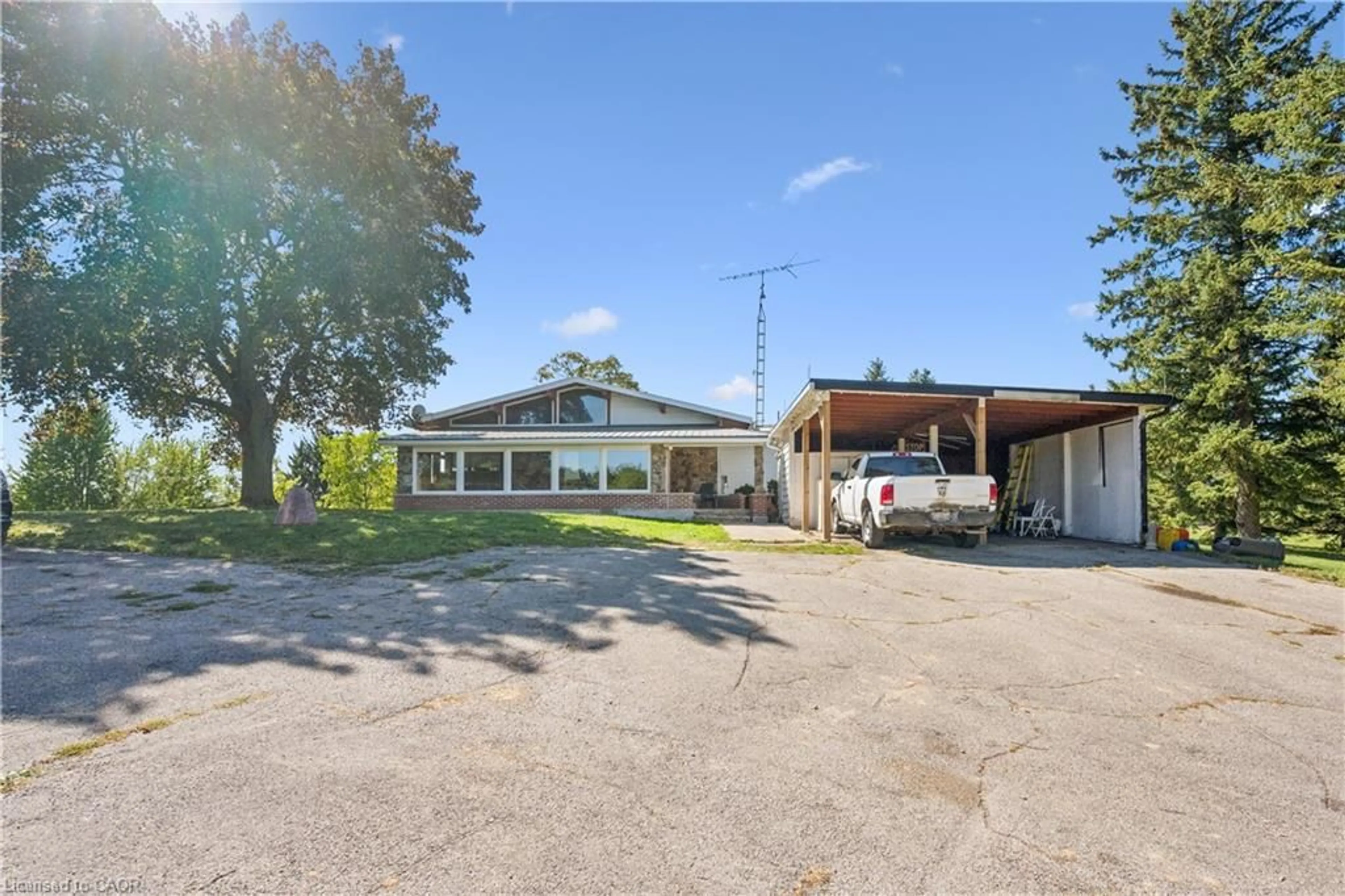 A pic from outside/outdoor area/front of a property/back of a property/a pic from drone, building for 234 Brant Rd, Brant County Ontario N0E 1N0