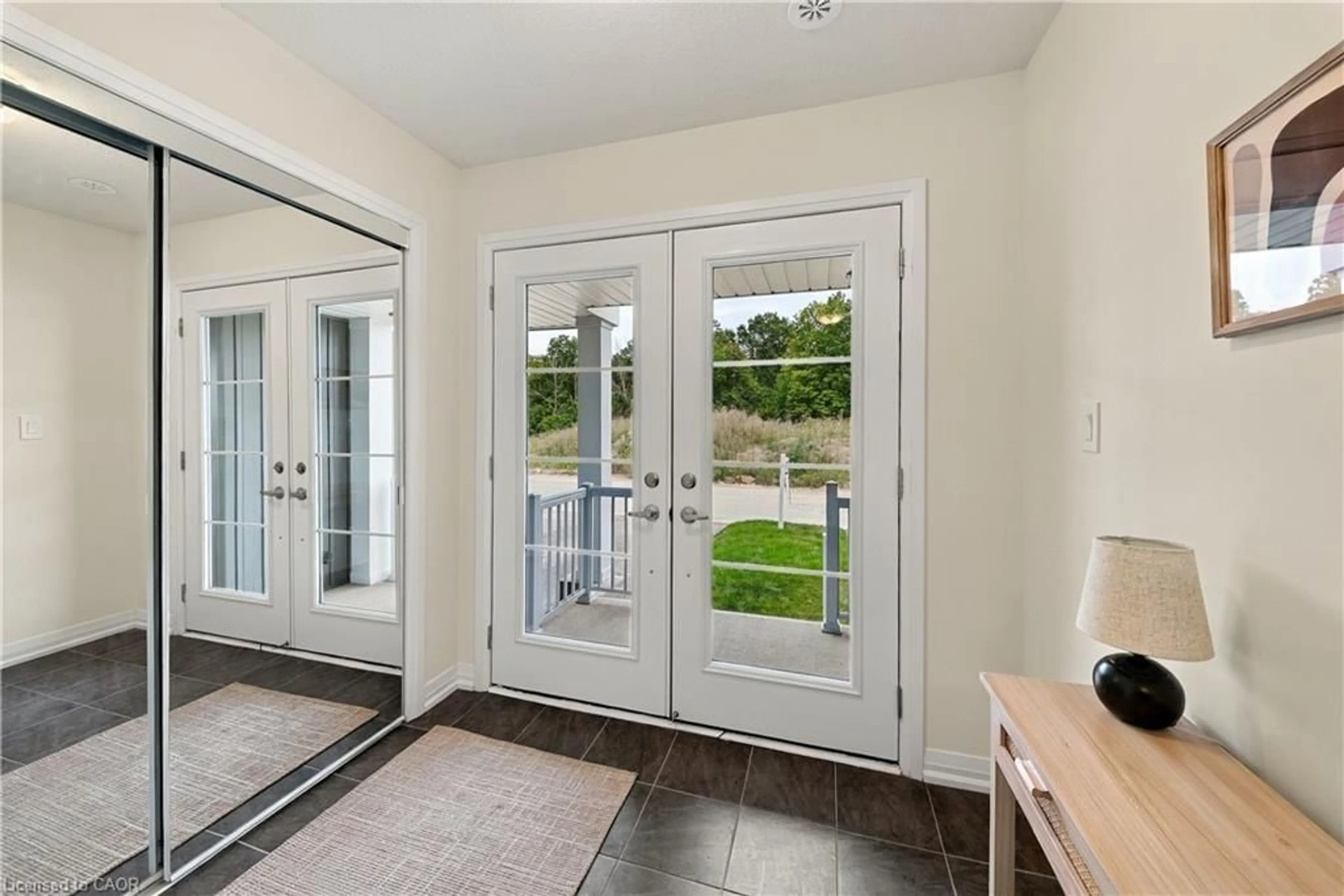 Indoor entryway for 42 Brixton Rd, Haldimand Ontario N3W 1N8