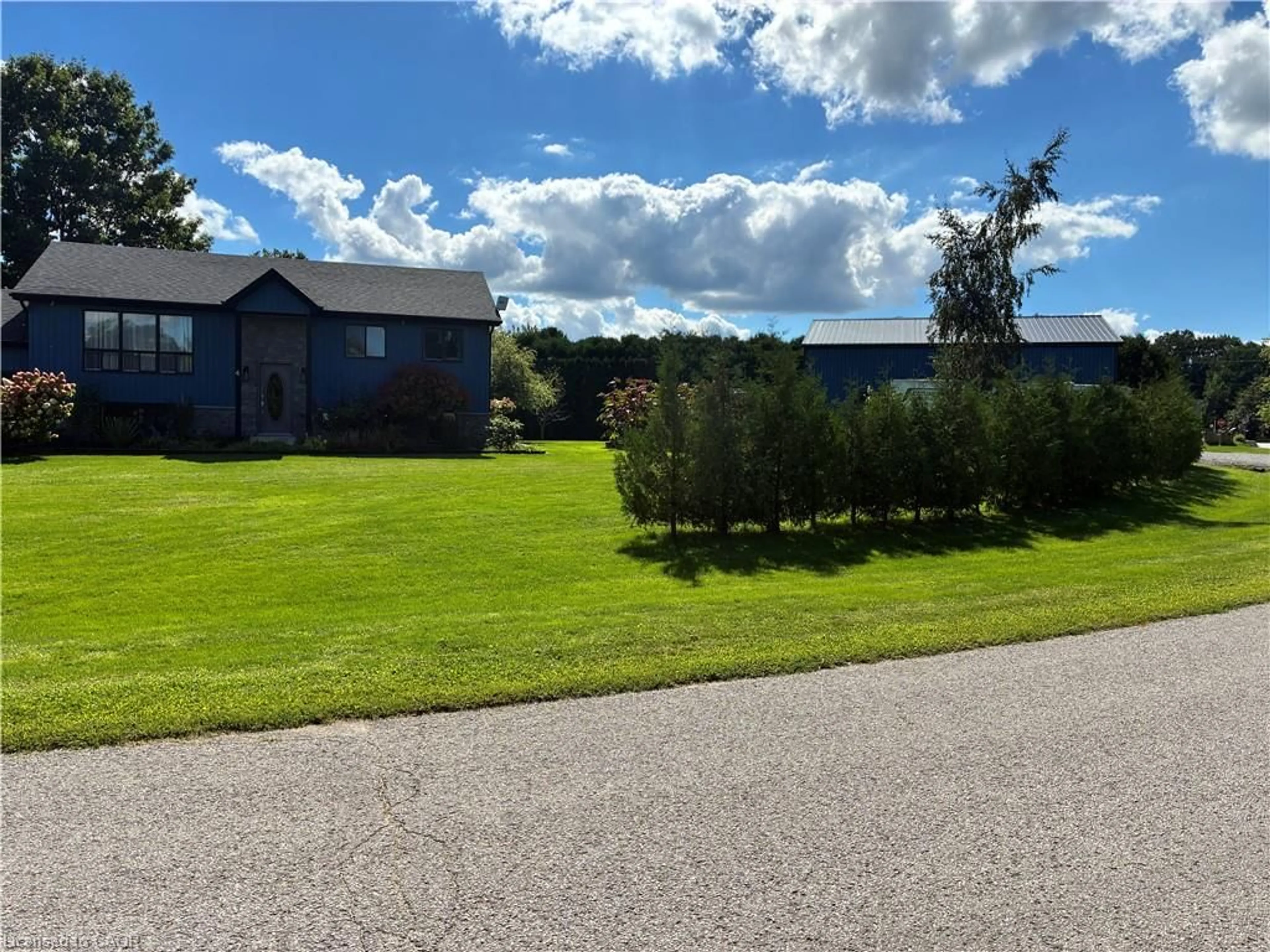 A pic from outside/outdoor area/front of a property/back of a property/a pic from drone, unknown for 4 Rosemarie Blvd, Delhi Ontario N4B 2W4