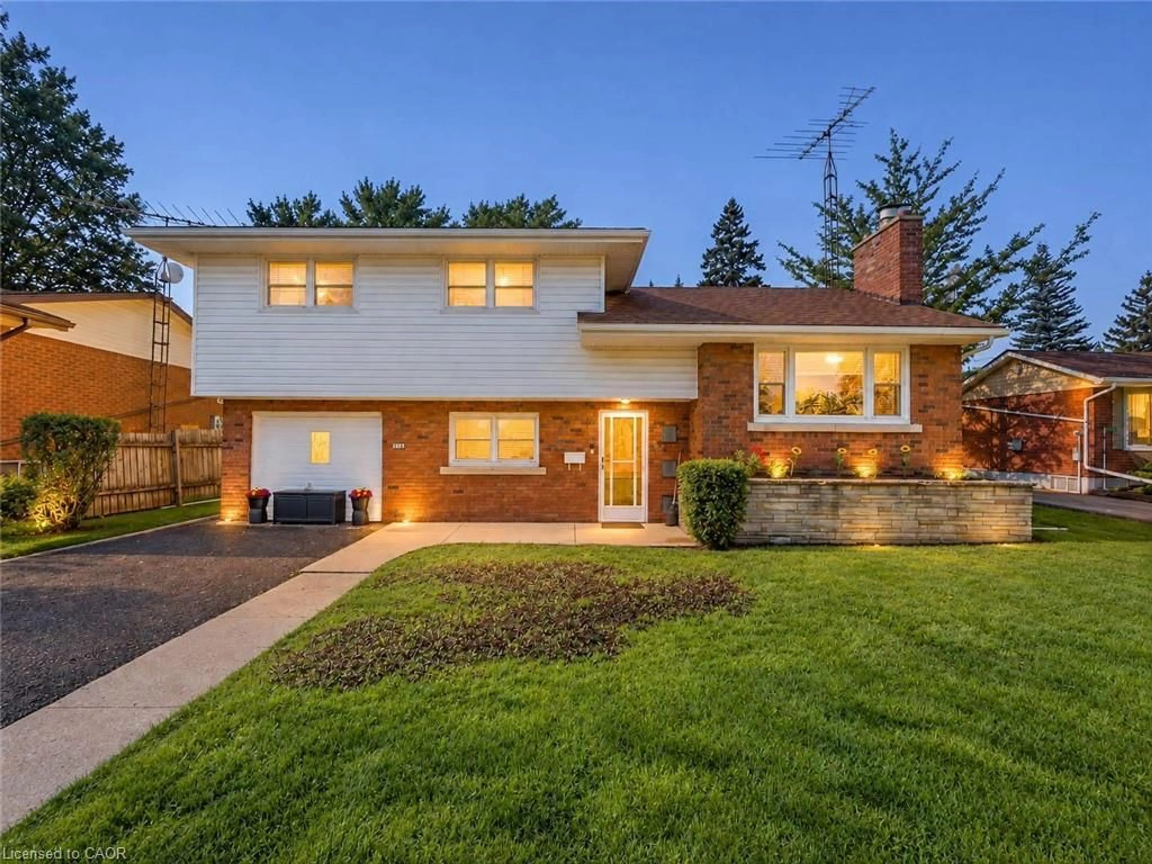 Home with brick exterior material, street for 216 Fairview Ave, Dunnville Ontario N1A 1M3