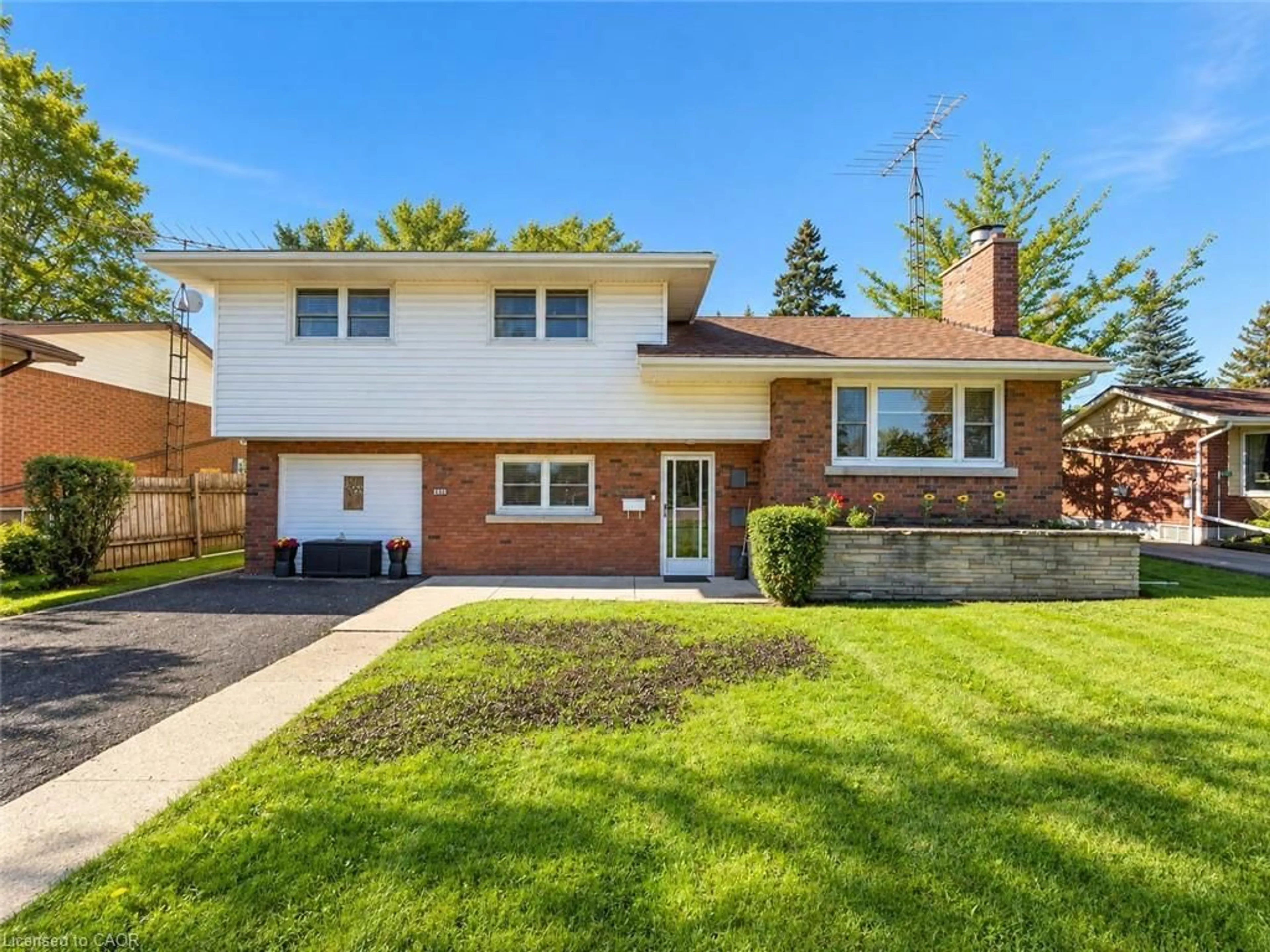 Home with brick exterior material, street for 216 Fairview Ave, Dunnville Ontario N1A 1M3