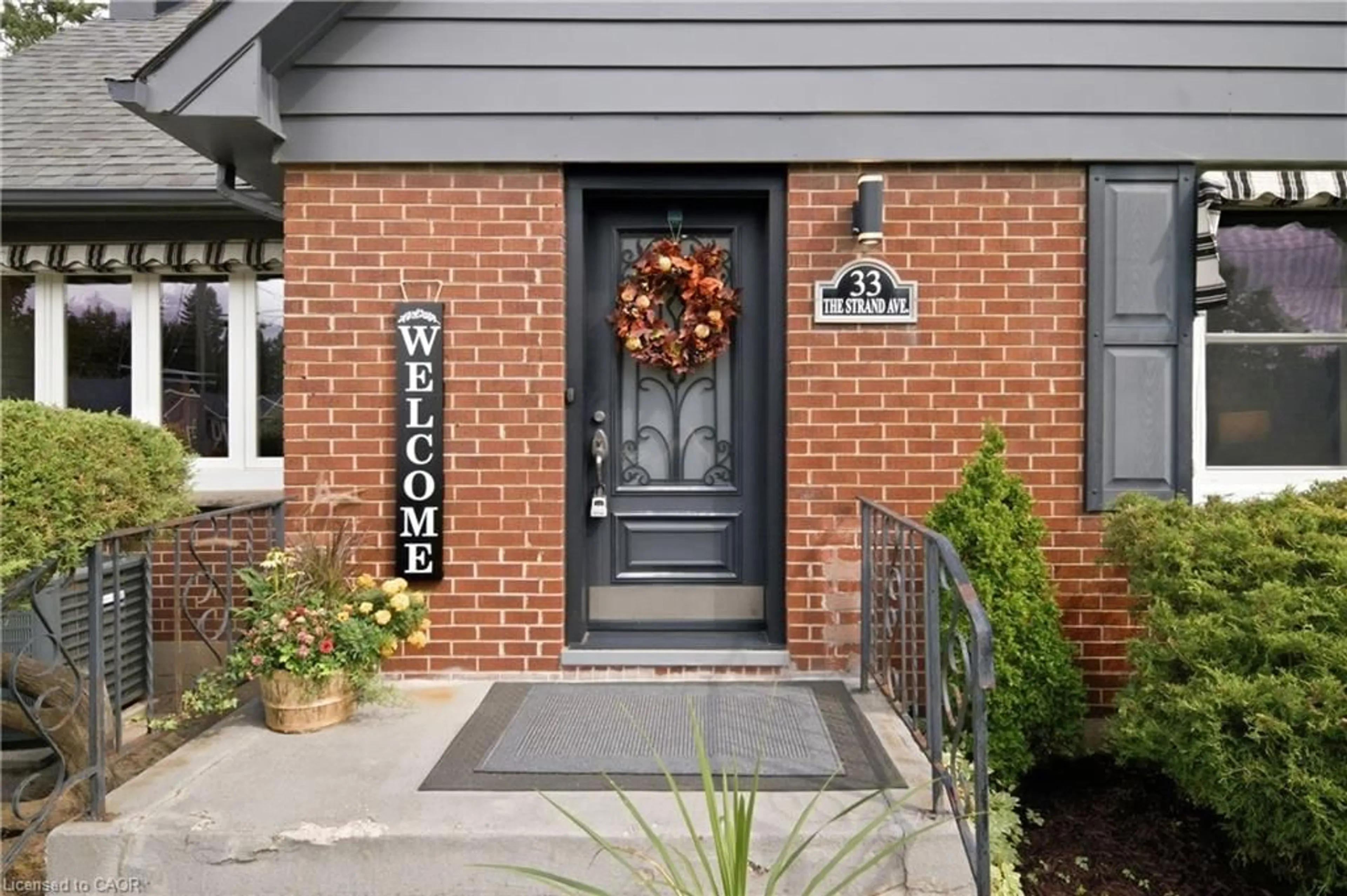 Home with brick exterior material, street for 33 The Strand Ave, Brantford Ontario N3R 1Z2