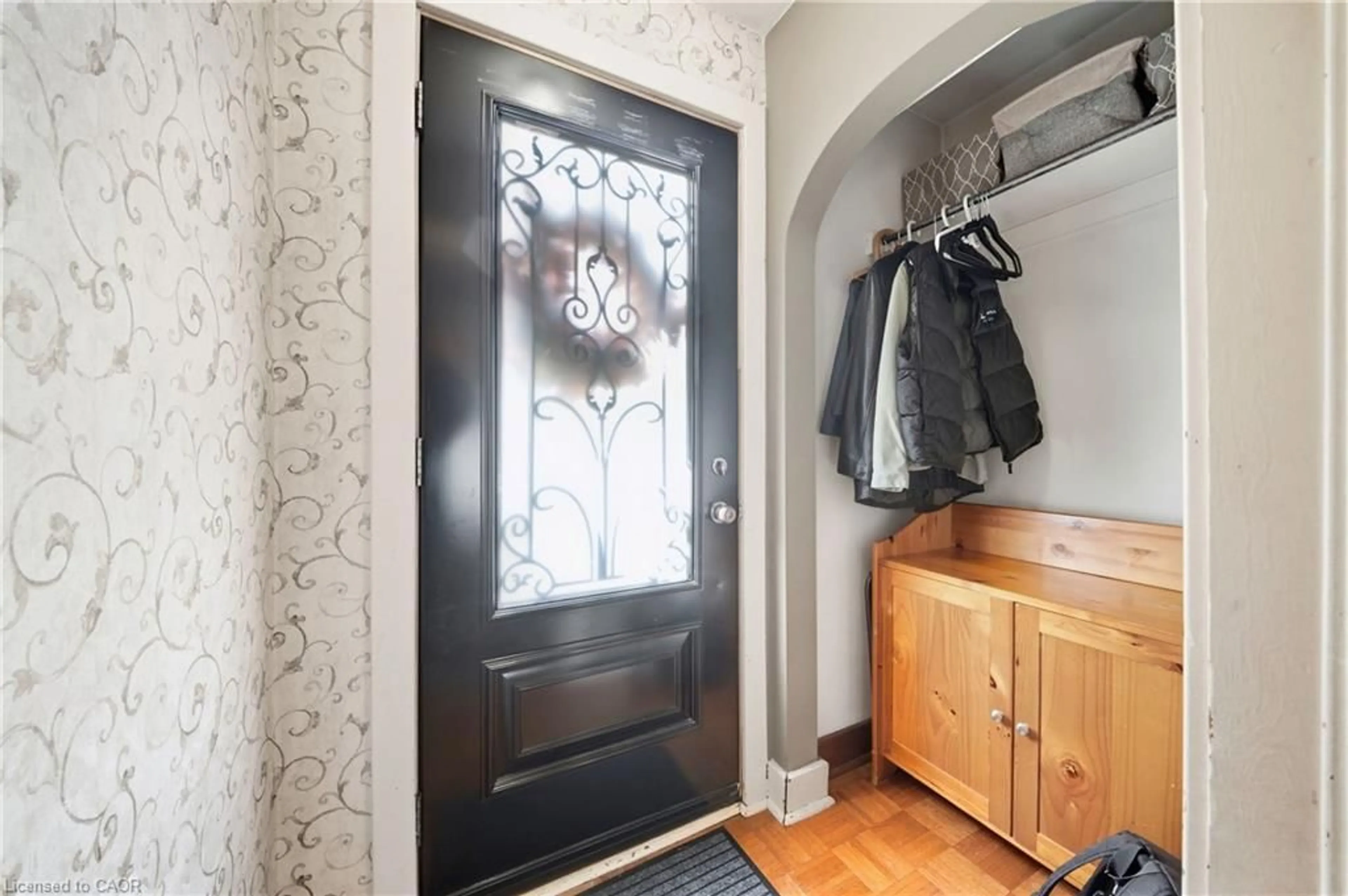 Indoor entryway for 33 The Strand Ave, Brantford Ontario N3R 1Z2
