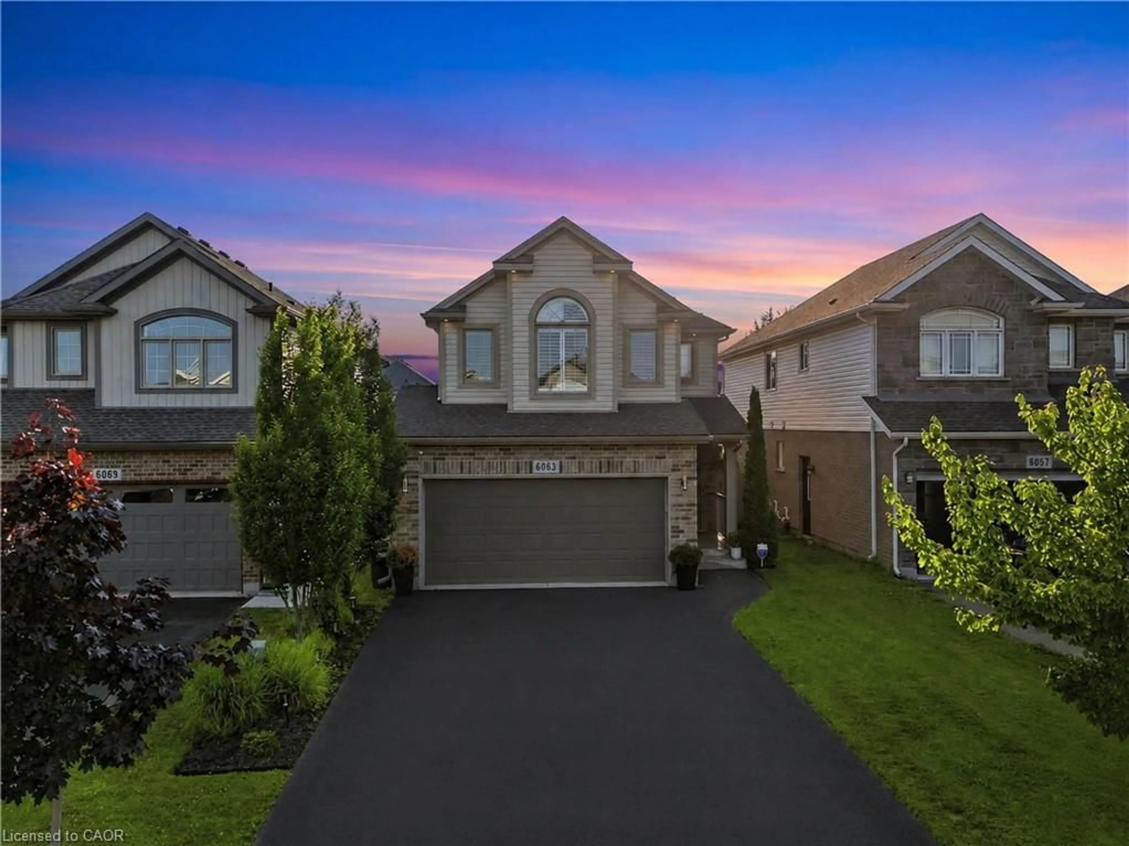 A pic from outside/outdoor area/front of a property/back of a property/a pic from drone, street for 6063 Fausta Blvd, Niagara Falls Ontario L2H 0J1