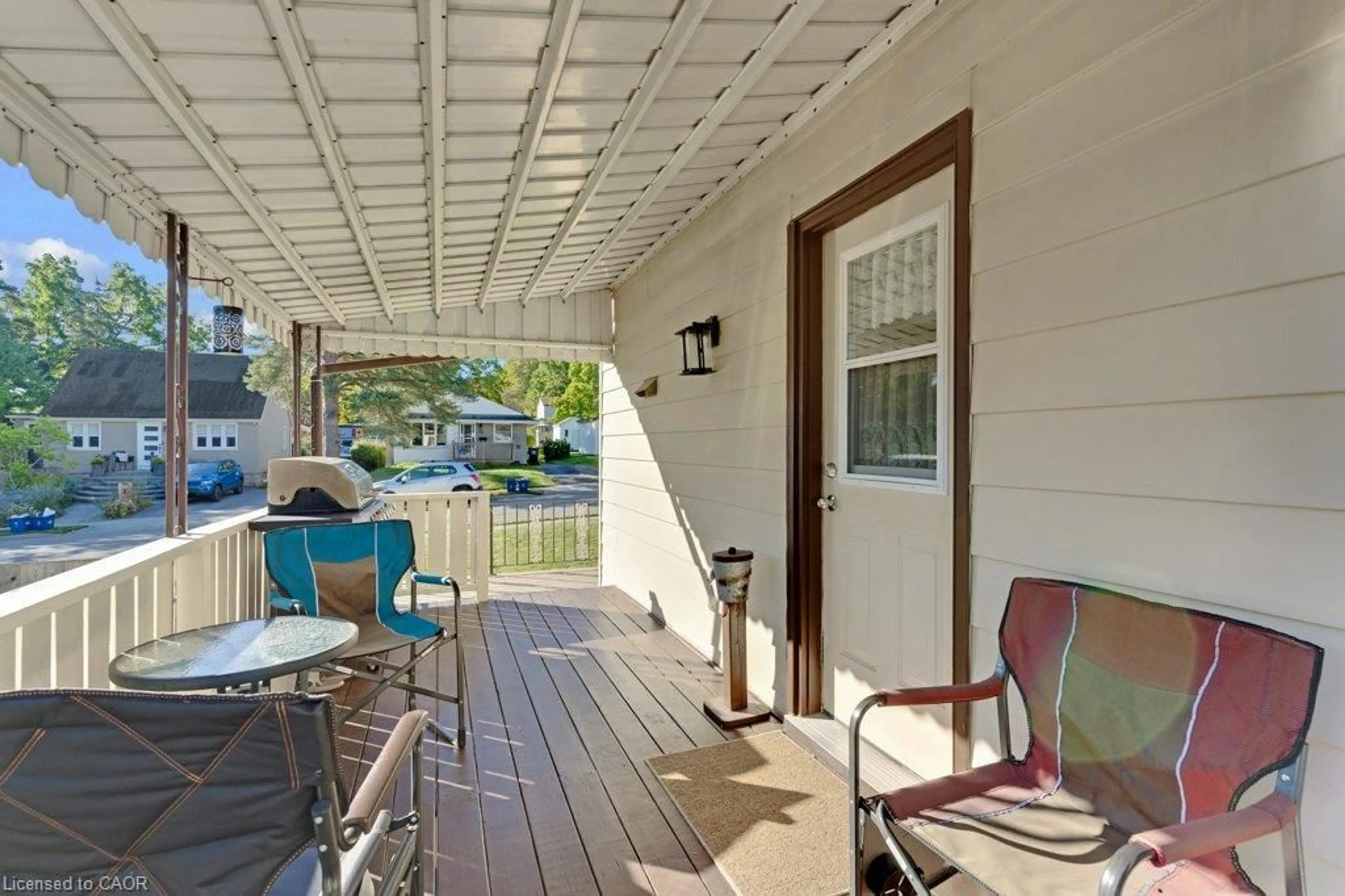 Patio, street for 52 Third Ave, Cambridge Ontario N1S 2C6