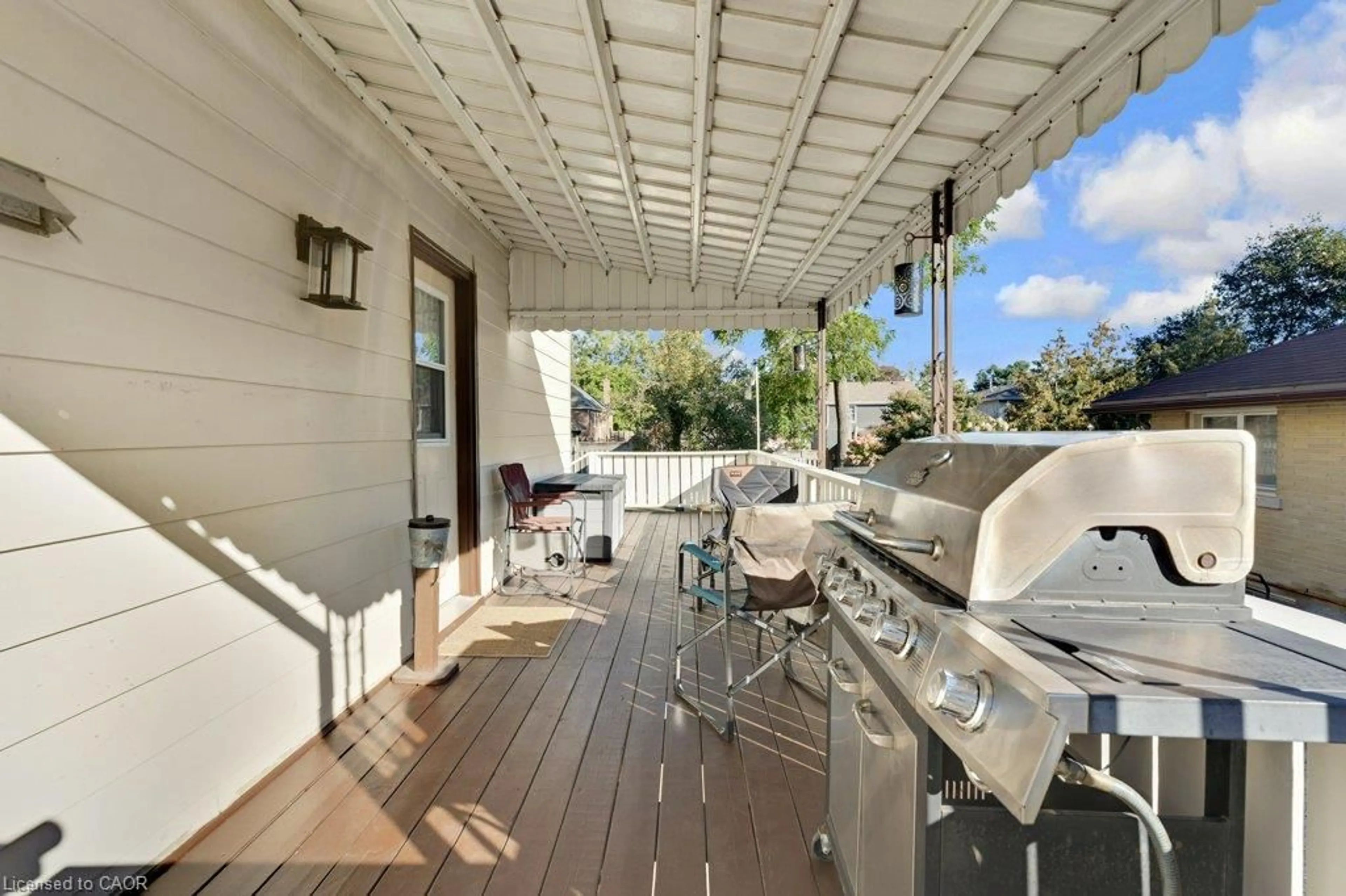 Patio, street for 52 Third Ave, Cambridge Ontario N1S 2C6