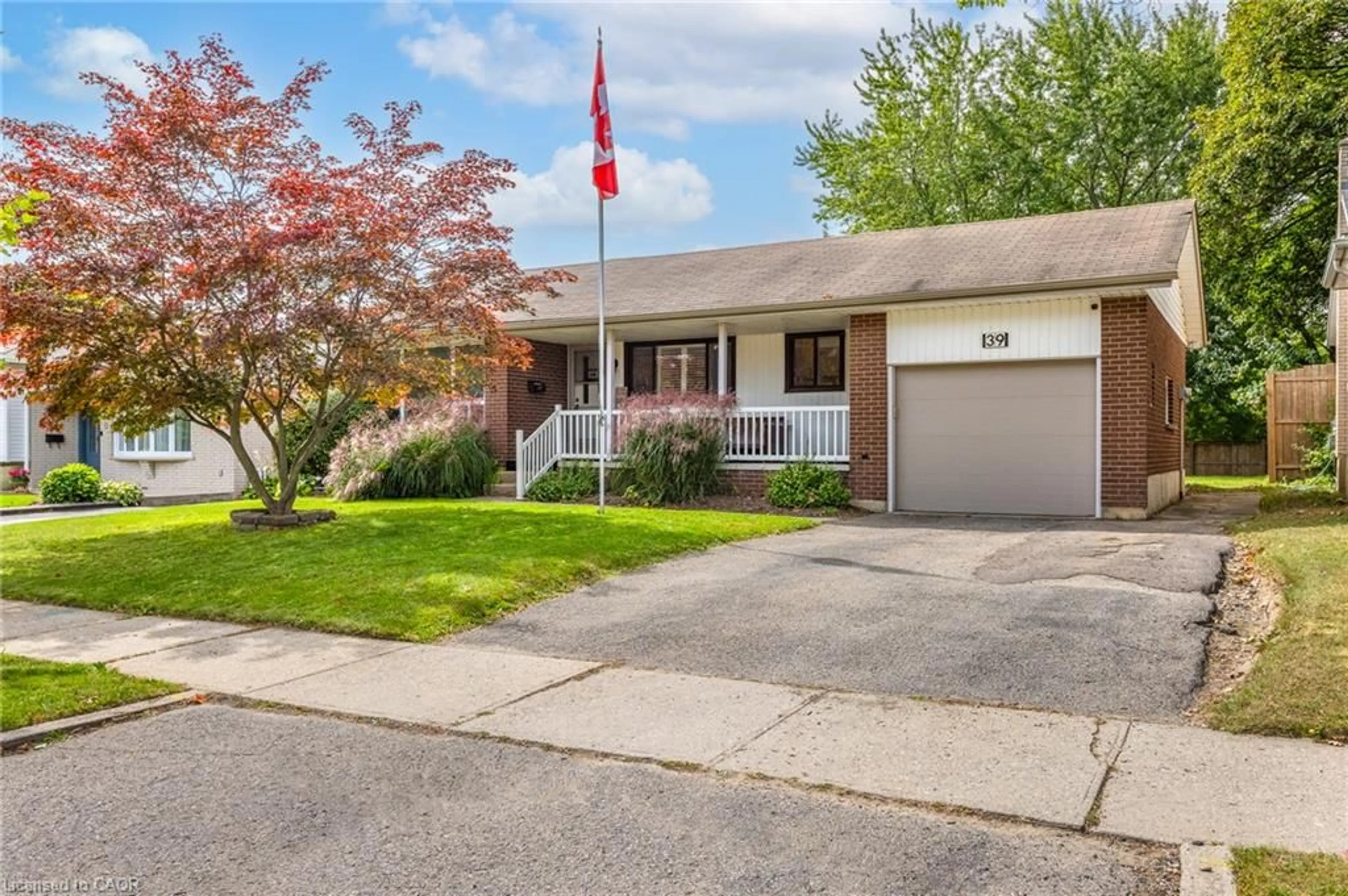 Home with vinyl exterior material, street for 39 Wren Cres, Kitchener Ontario N2A 1Y7