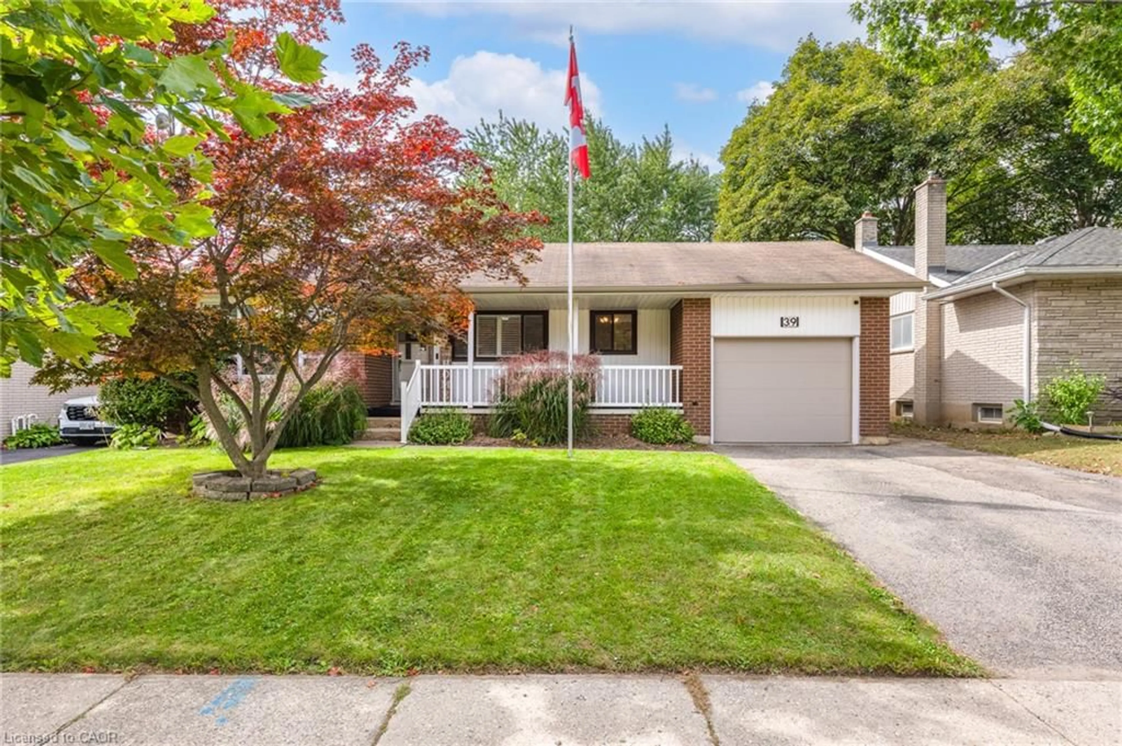 Home with brick exterior material, street for 39 Wren Cres, Kitchener Ontario N2A 1Y7