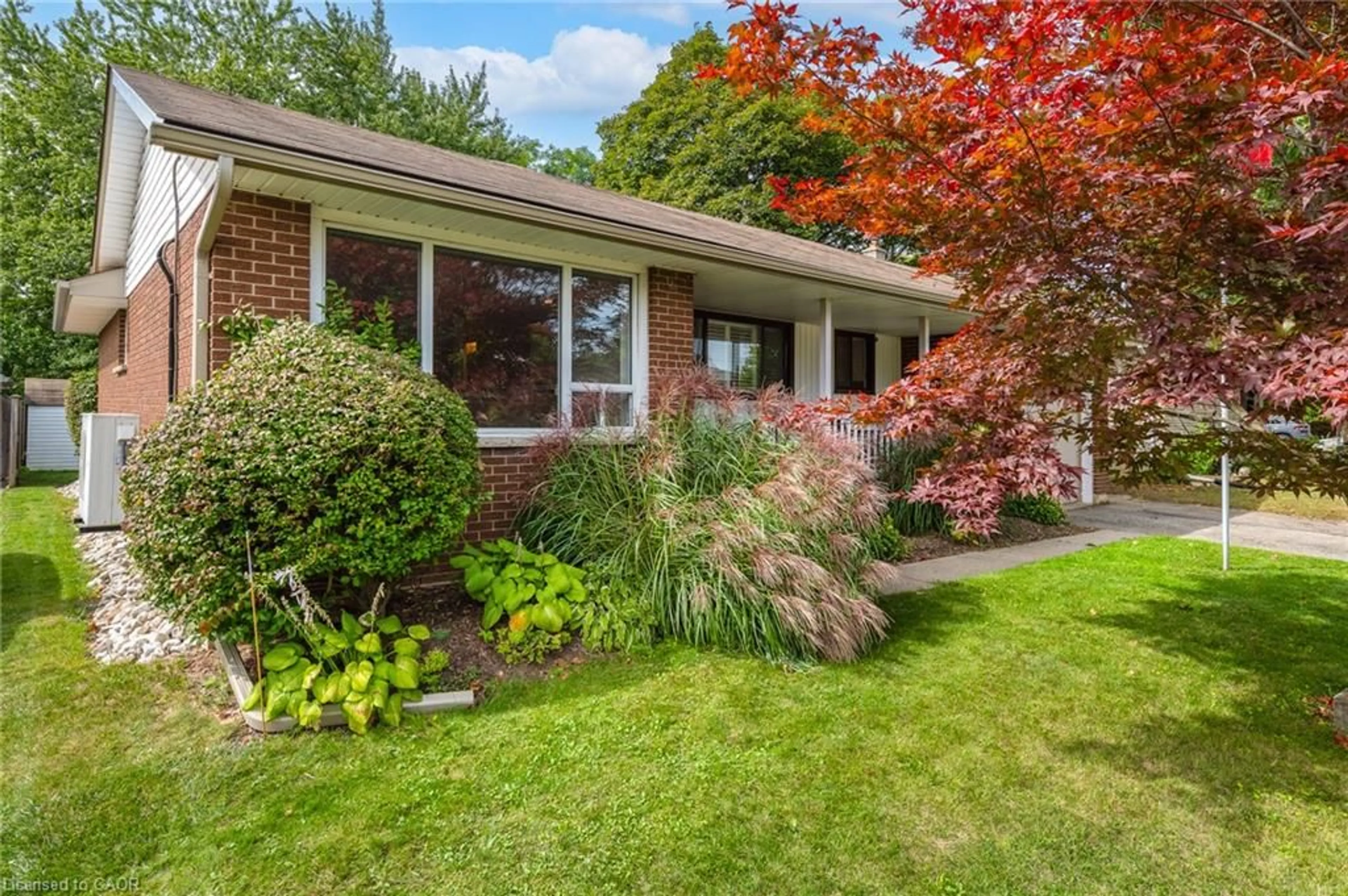 Home with brick exterior material, street for 39 Wren Cres, Kitchener Ontario N2A 1Y7