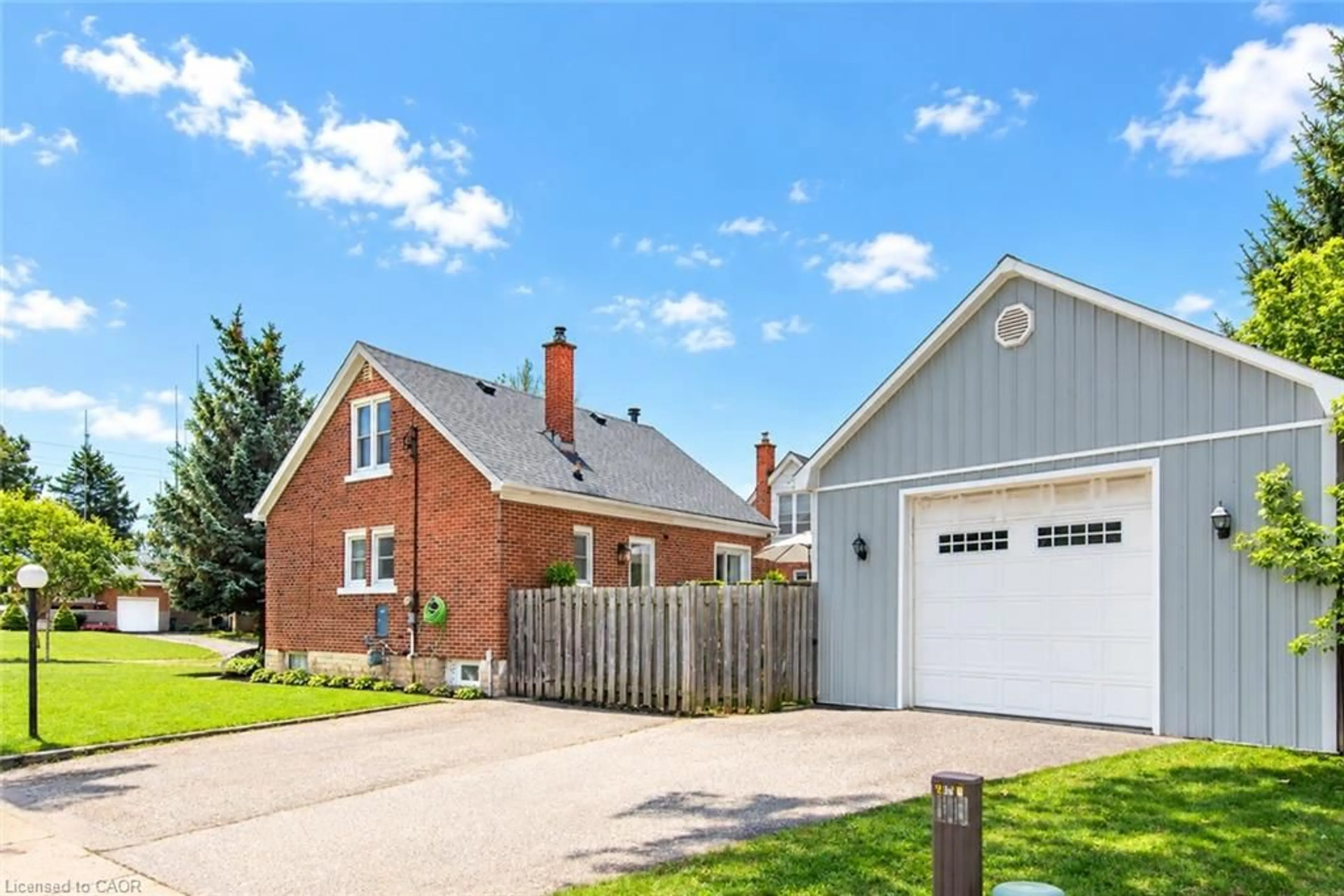 Home with brick exterior material, street for 32 Belleview Ave, Kitchener Ontario N2B 1G3
