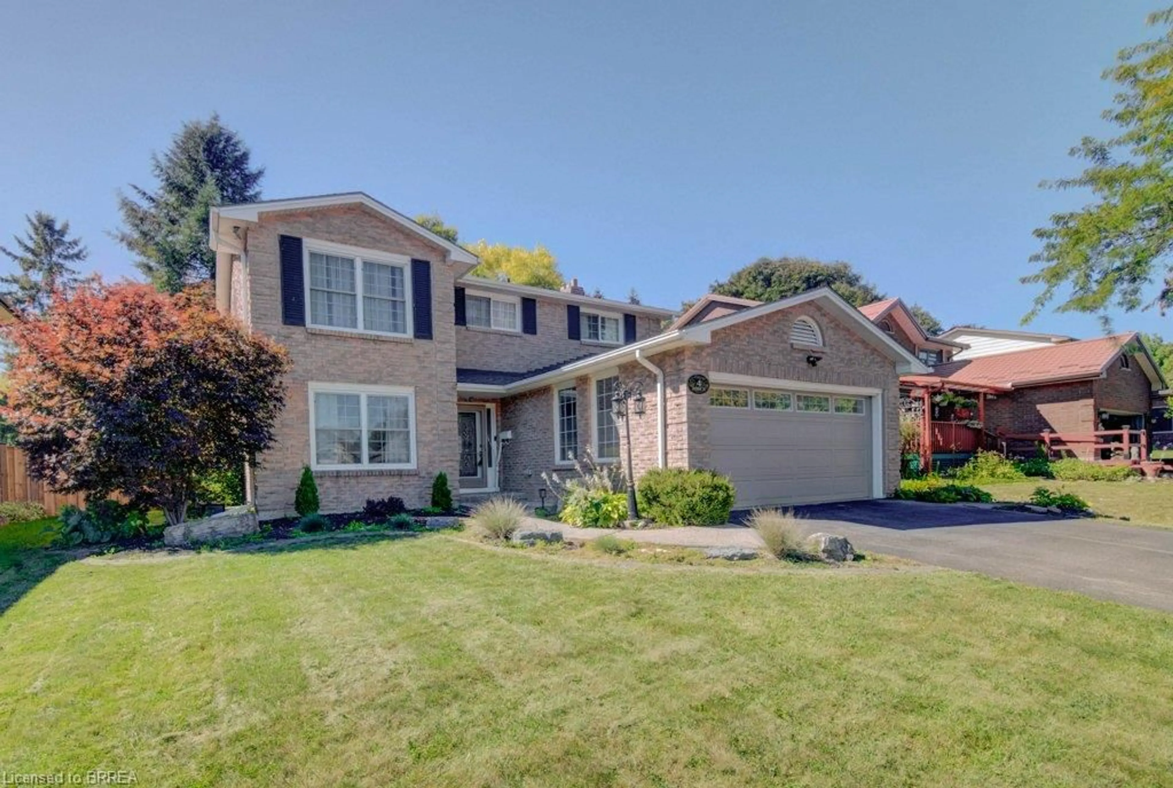 Home with vinyl exterior material, street for 4 Jasmine Dr, Paris Ontario N3L 3P7