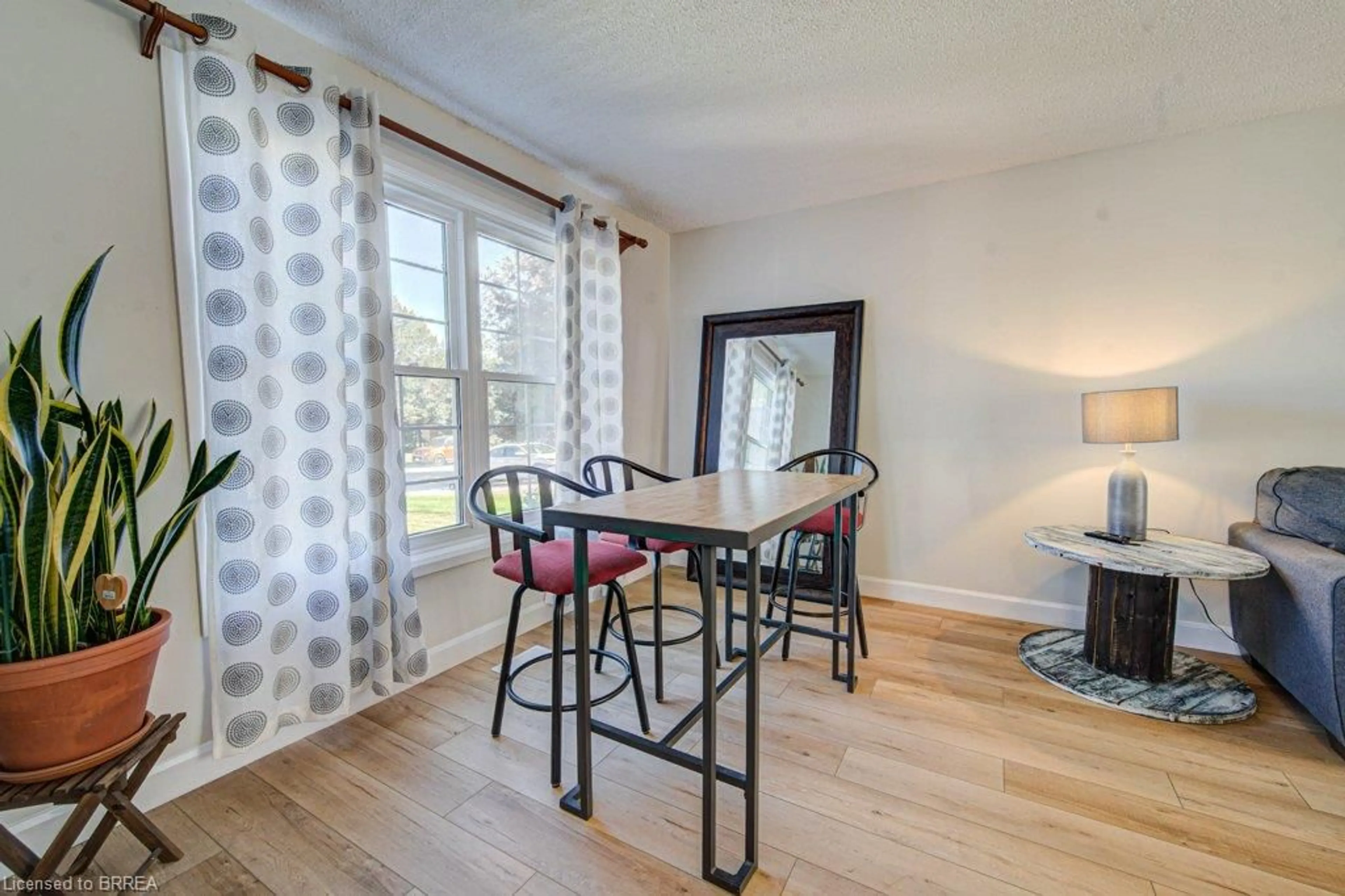 Dining room, wood/laminate floor for 4 Jasmine Dr, Paris Ontario N3L 3P7