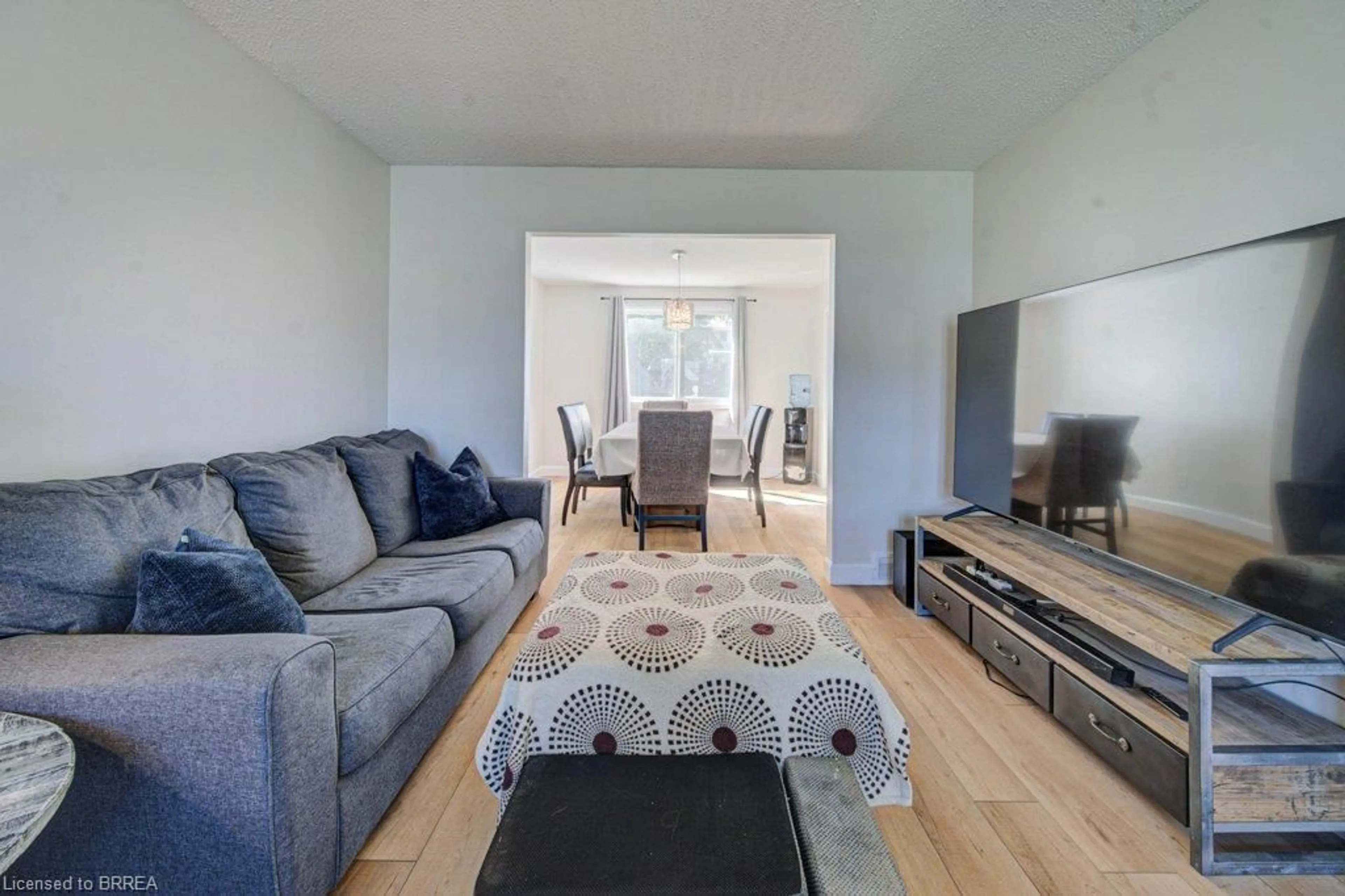 Living room with furniture, wood/laminate floor for 4 Jasmine Dr, Paris Ontario N3L 3P7