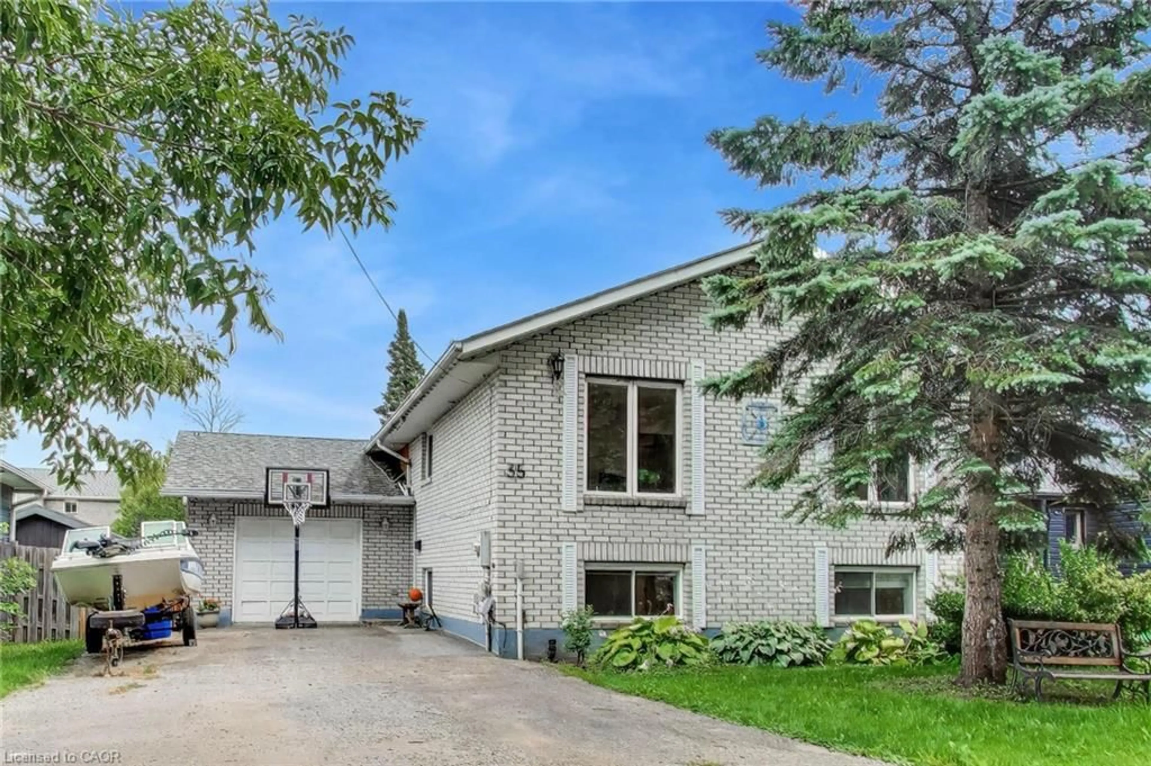 Home with brick exterior material, street for 35 Shirlea Blvd, Keswick Ontario L4P 1L1