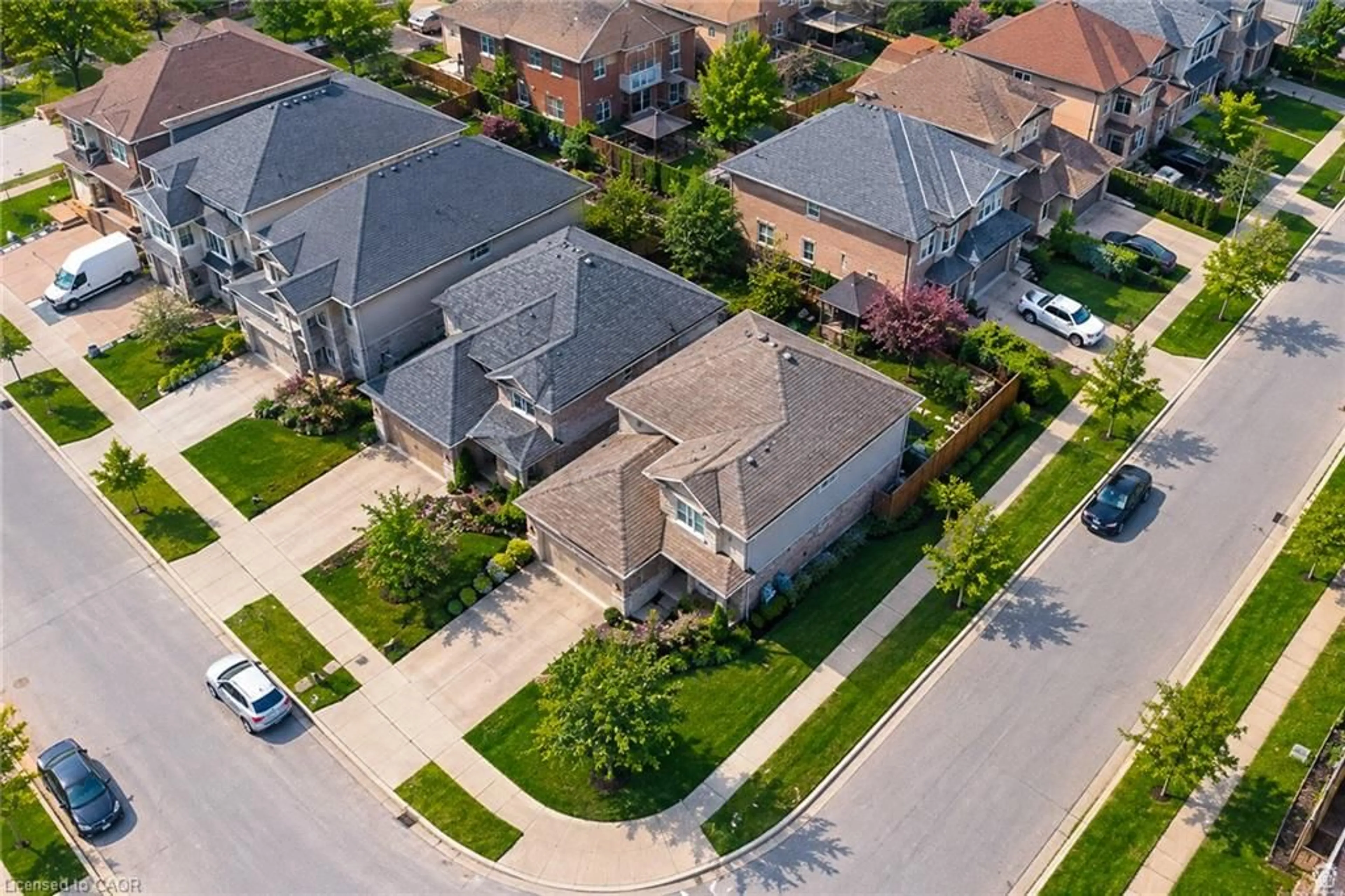A pic from outside/outdoor area/front of a property/back of a property/a pic from drone, street for 126 Davinci Blvd, Hamilton Ontario L9B 0C3