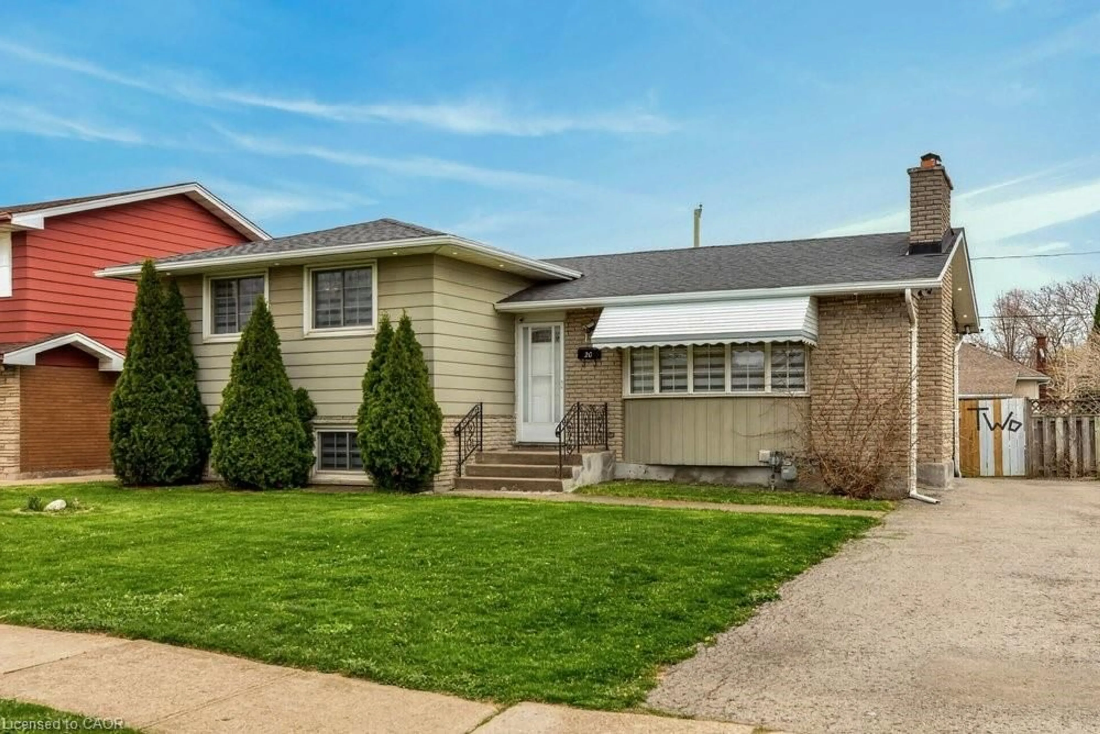 Home with vinyl exterior material, street for 20 St Charles Dr, Thorold Ontario L2V 2W4