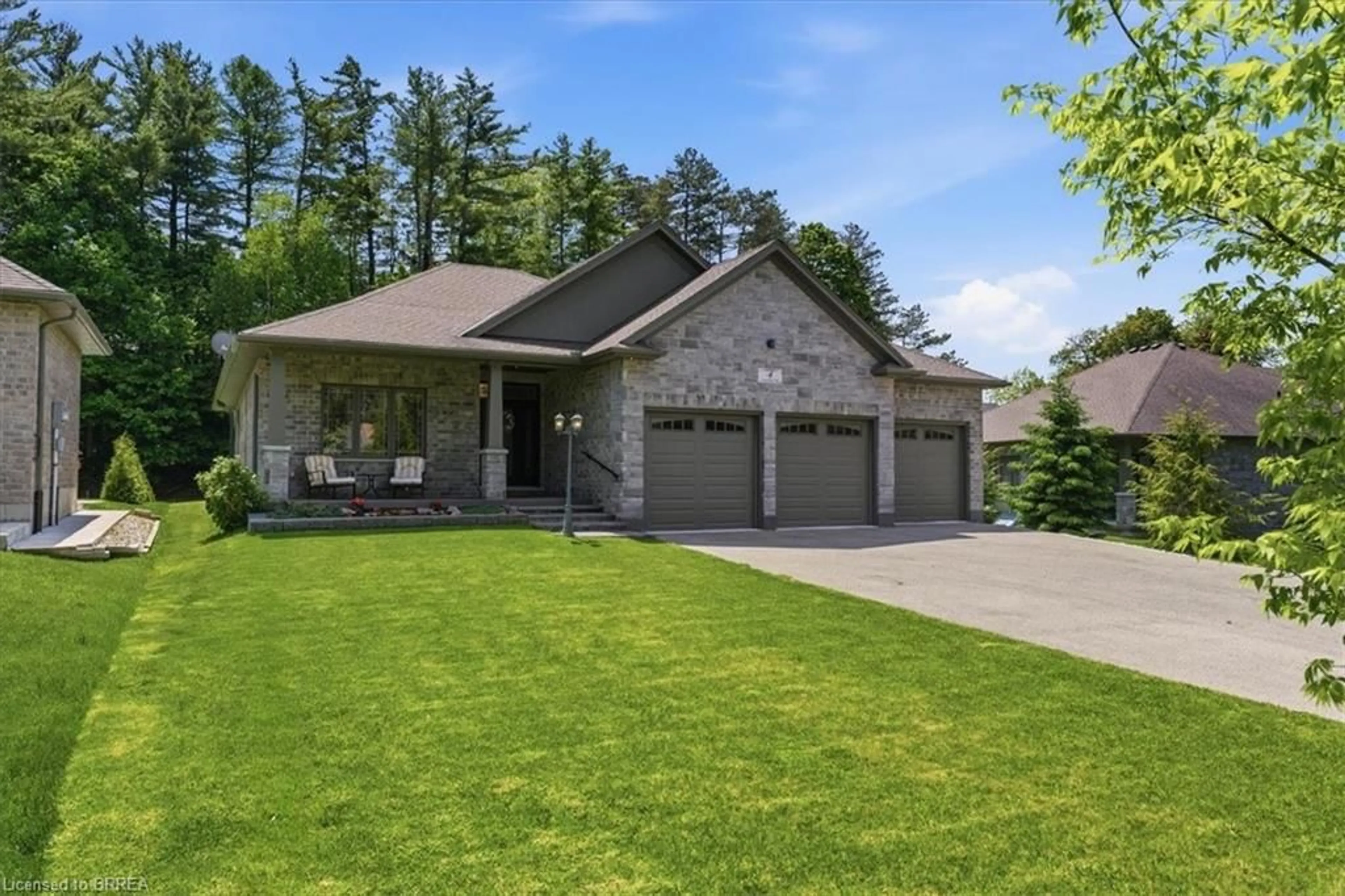 Home with brick exterior material, unknown for 4 Lynndale Rd, Simcoe Ontario N3Y 0E2