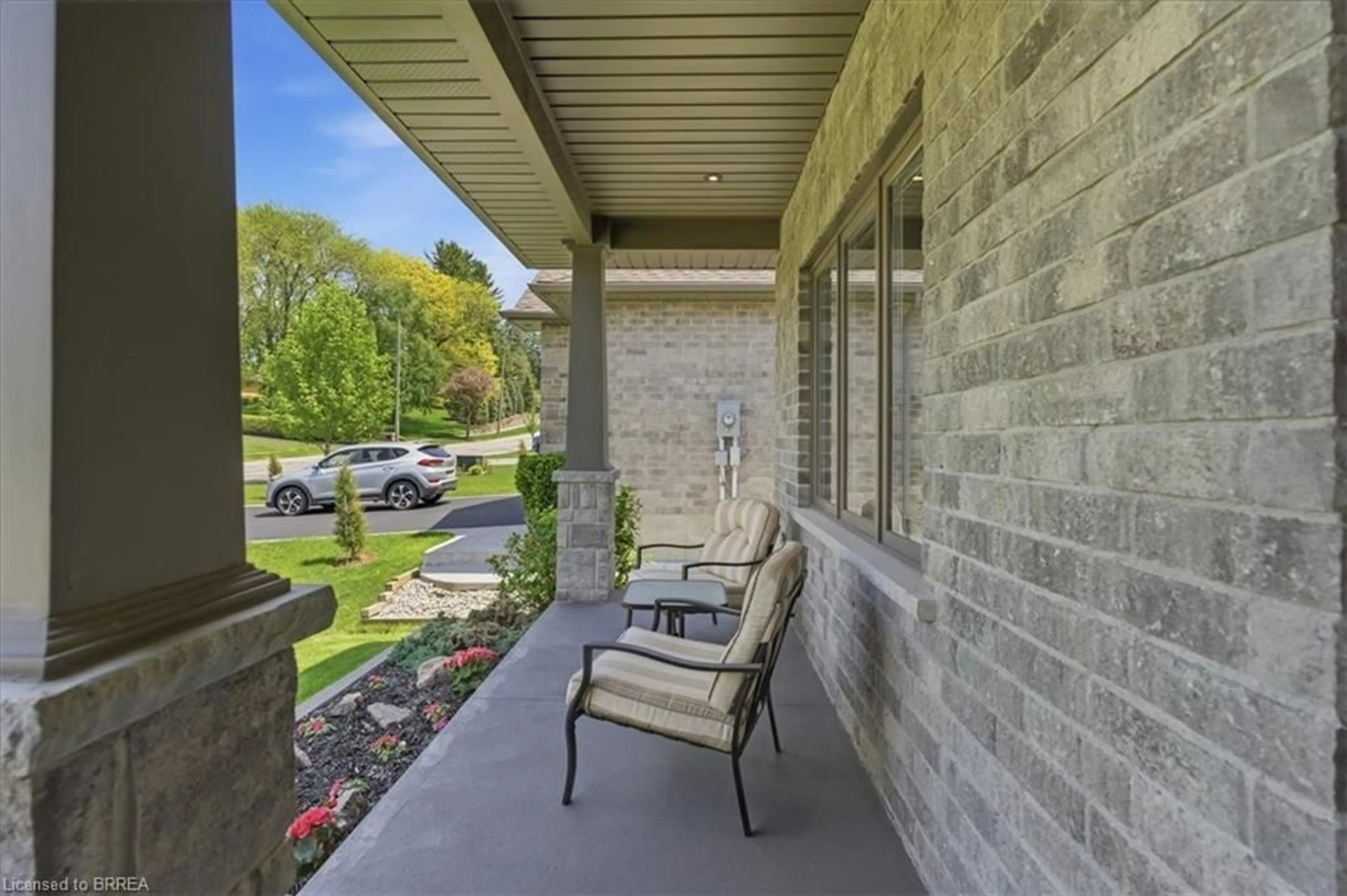 Patio, street for 4 Lynndale Rd, Simcoe Ontario N3Y 0E2