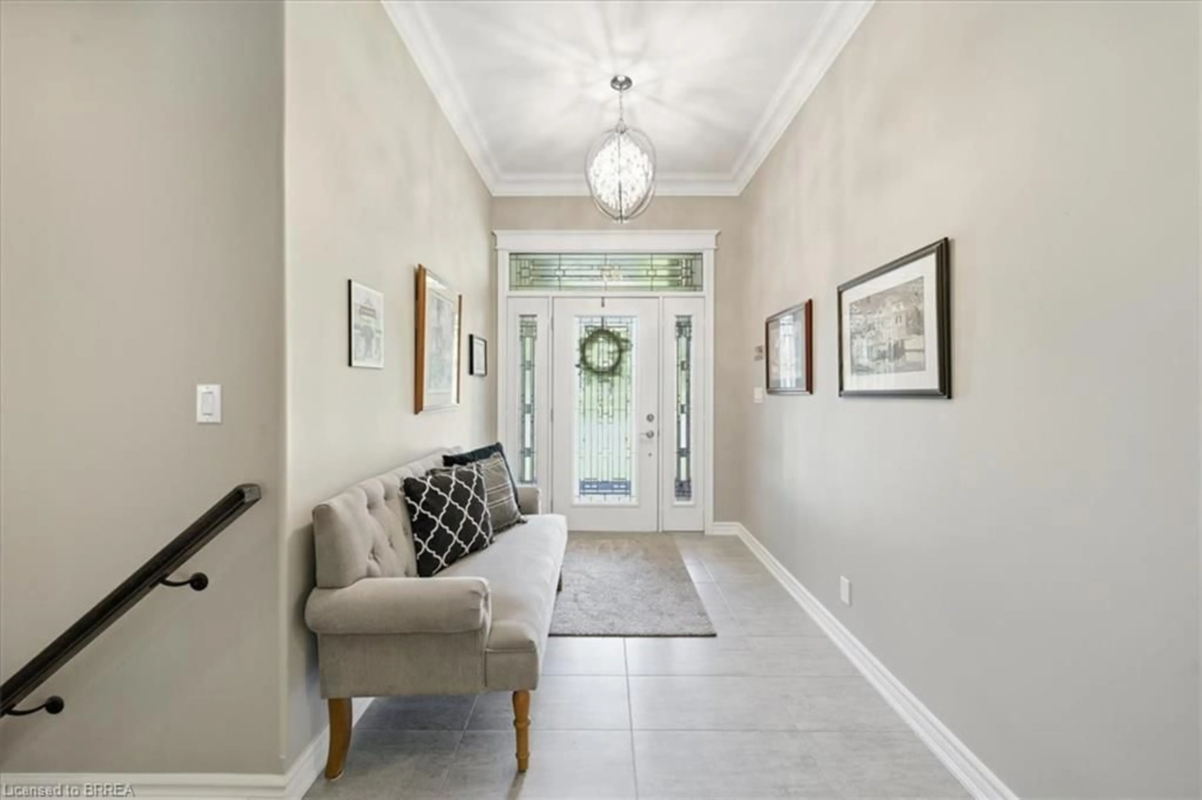 Indoor entryway for 4 Lynndale Rd, Simcoe Ontario N3Y 0E2