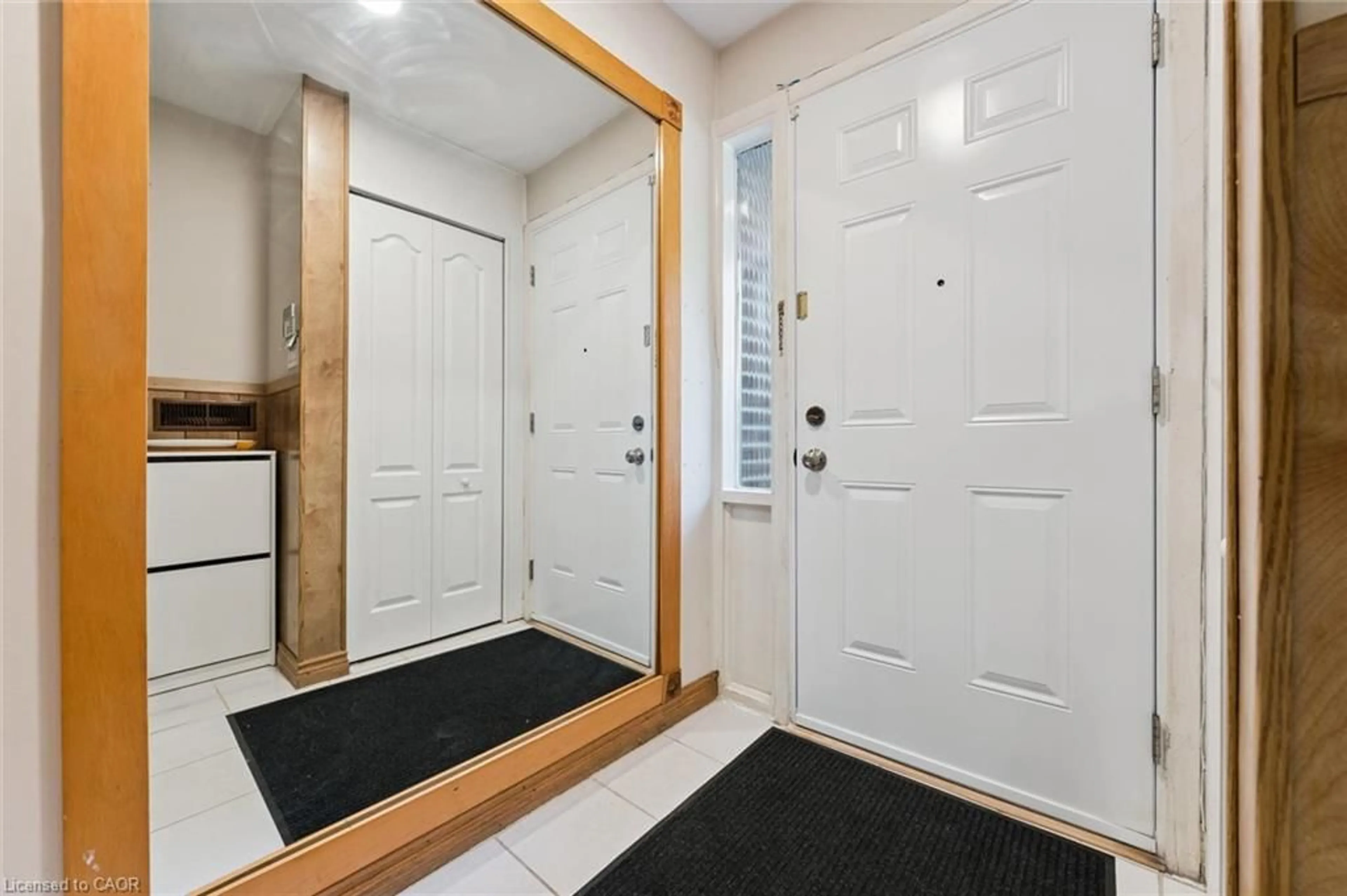 Indoor entryway for 13 Burnt Meadoway #32, North York Ontario M2H 2V2