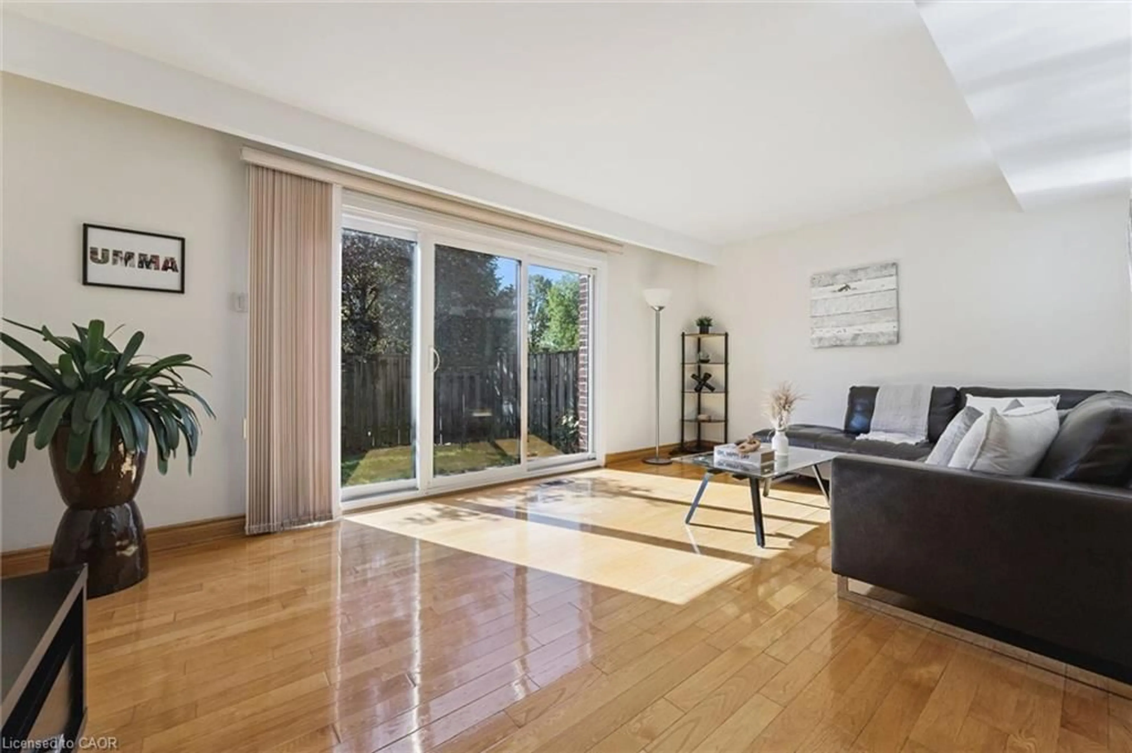 Living room with furniture, unknown for 13 Burnt Meadoway #32, North York Ontario M2H 2V2