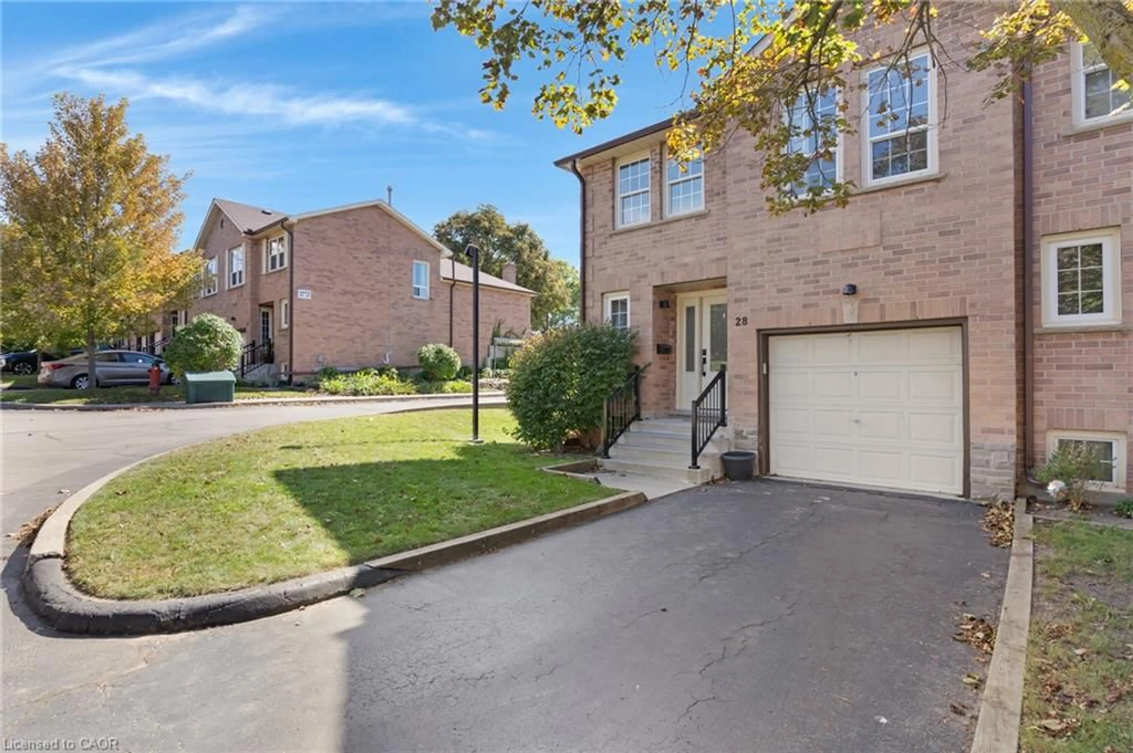 A pic from outside/outdoor area/front of a property/back of a property/a pic from drone, street for 375 Holiday Inn Dr #28, Cambridge Ontario N3C 3P6